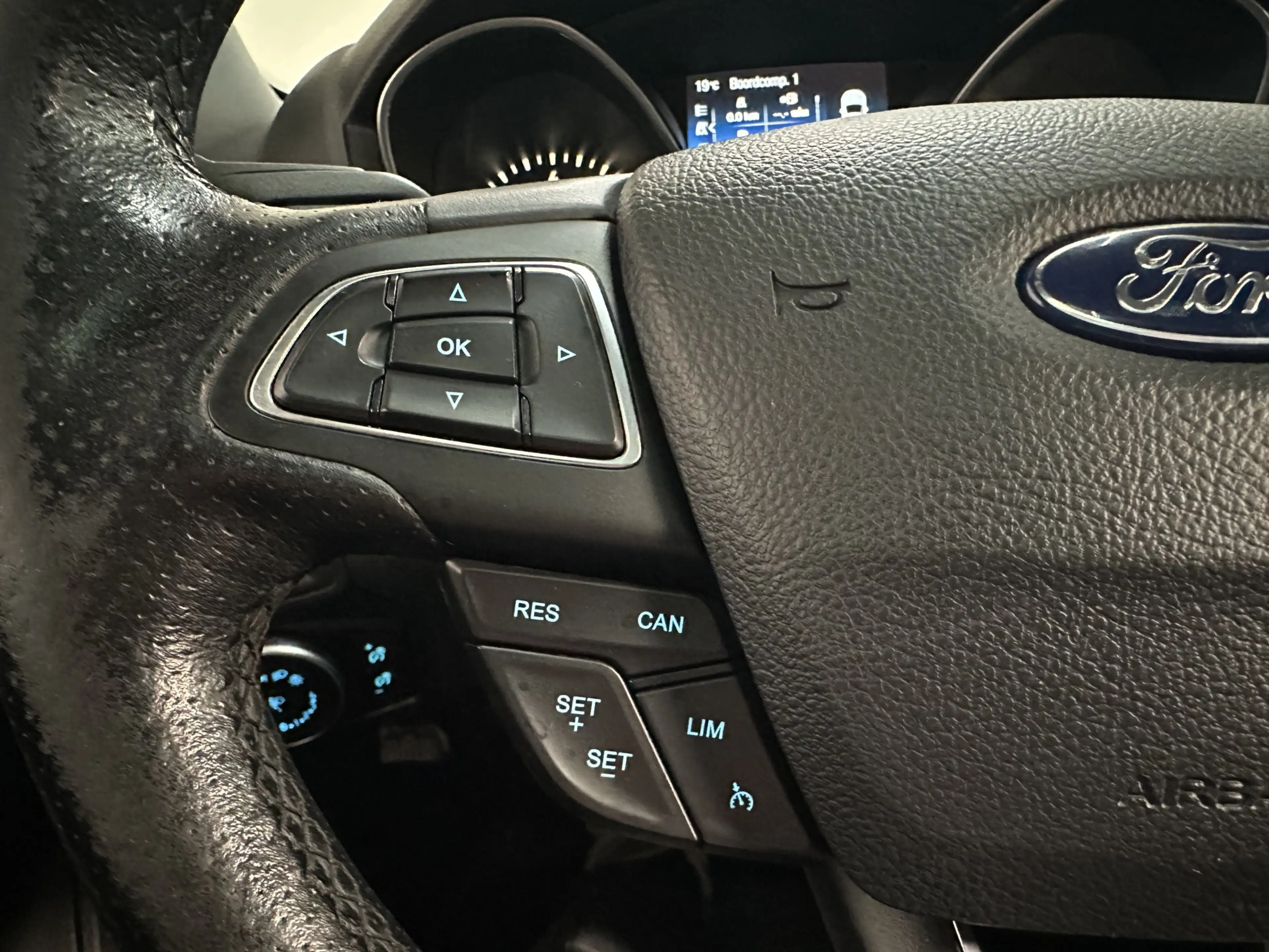 Ford Focus 1.5 EcoBoost ST Line Business CLIMA // CAMERA // C — photo 24