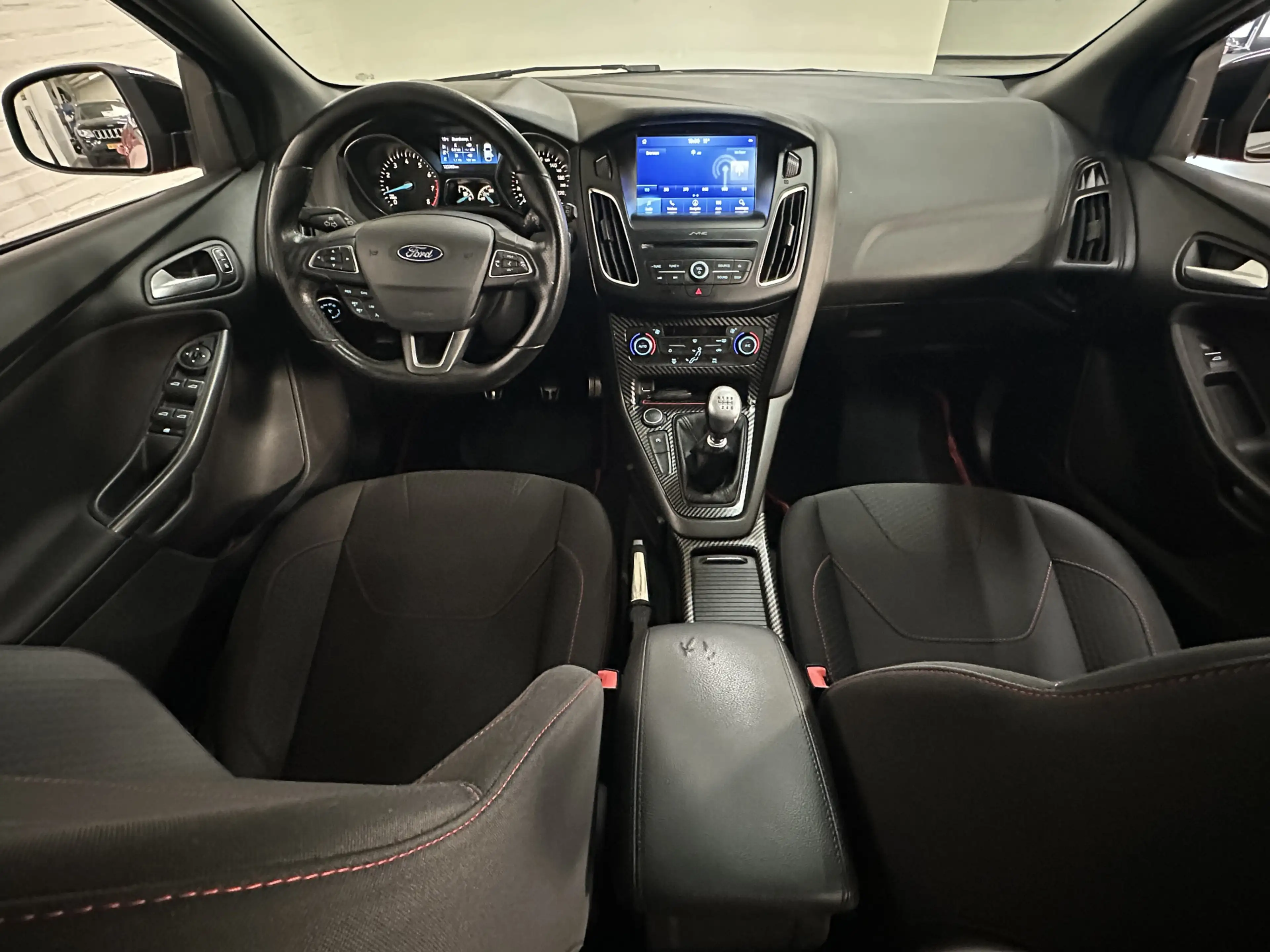 Ford Focus 1.5 EcoBoost ST Line Business CLIMA // CAMERA // C — photo 19