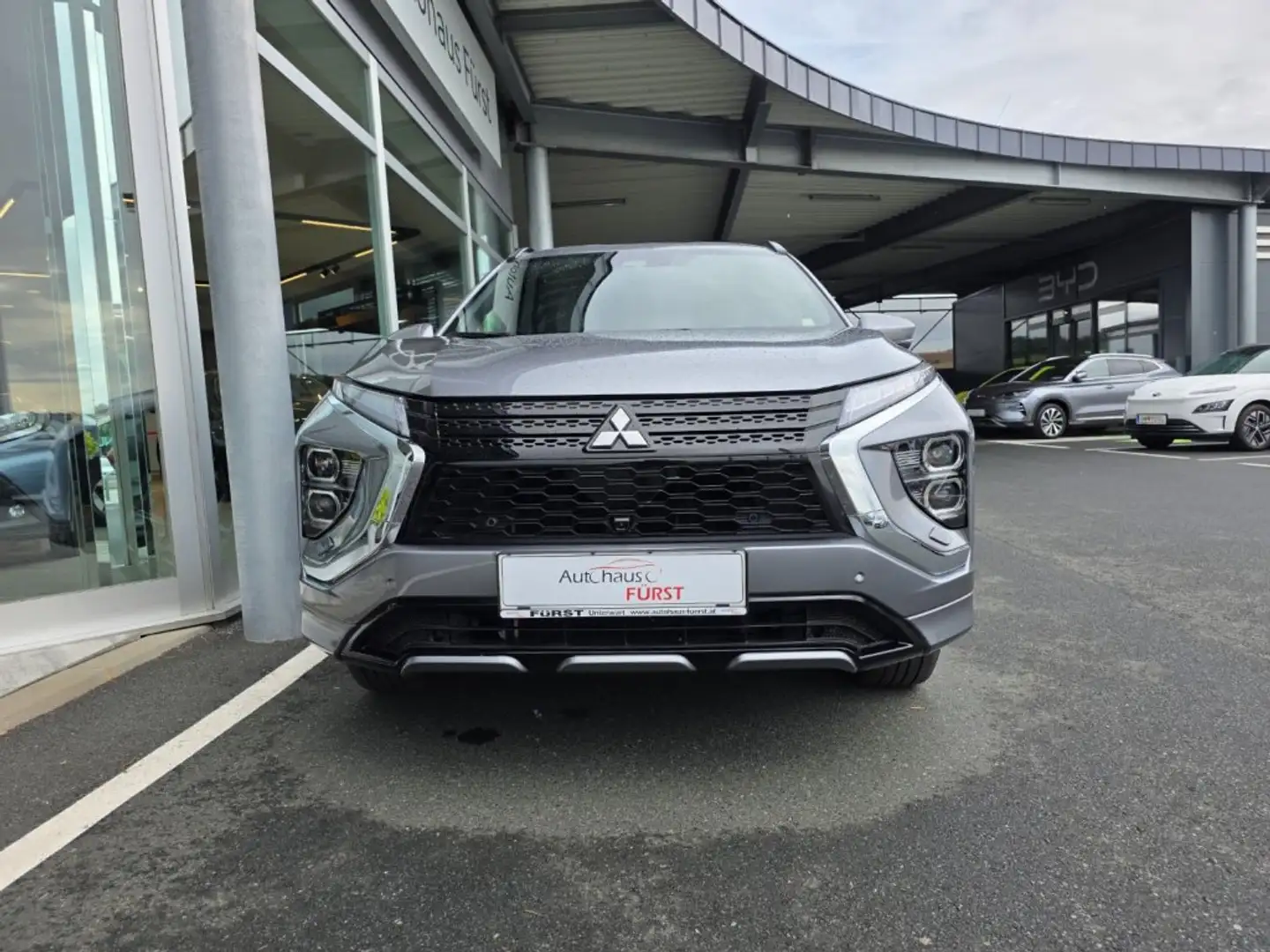 Mitsubishi Eclipse Cross 4WD 2,4 PHEV Diamond*AHV*8-fach* Grigio - 2