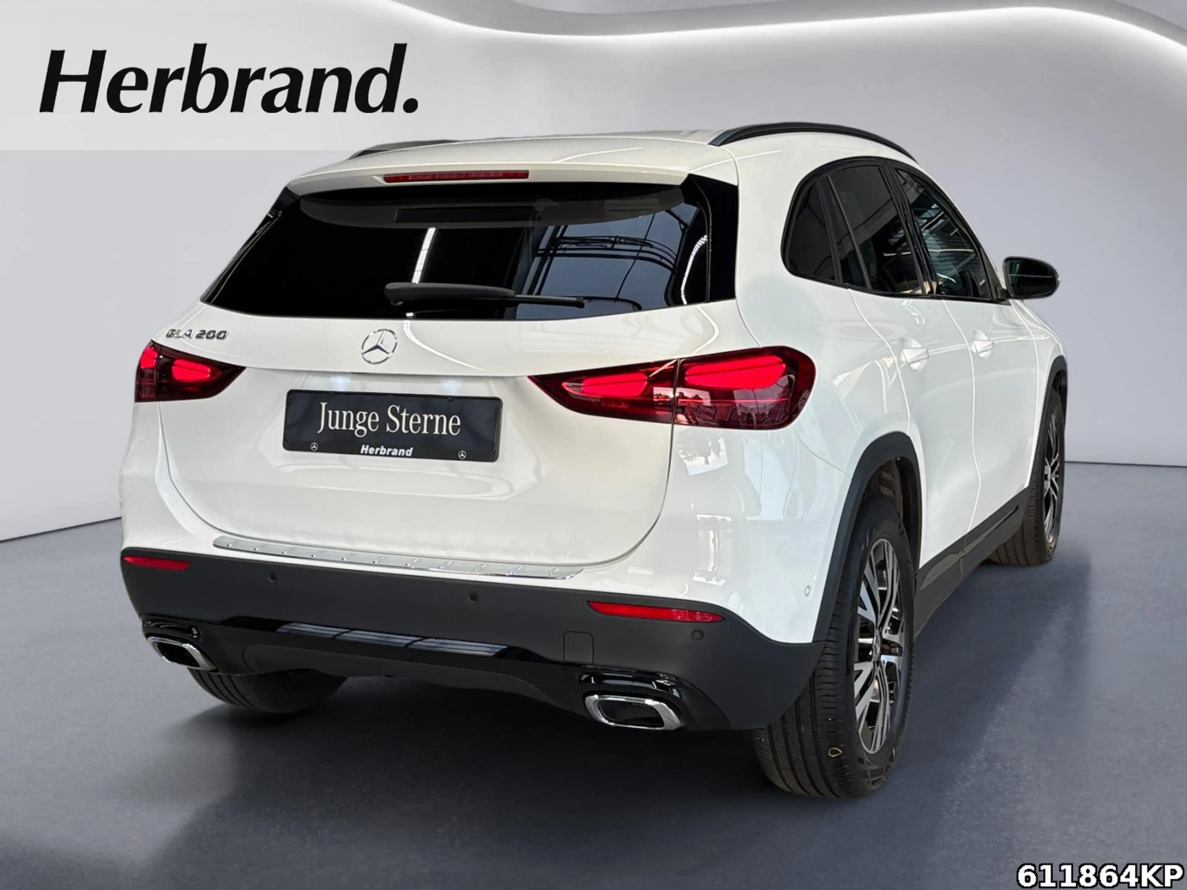 Mercedes-Benz GLA 200 Progressive — photo 3