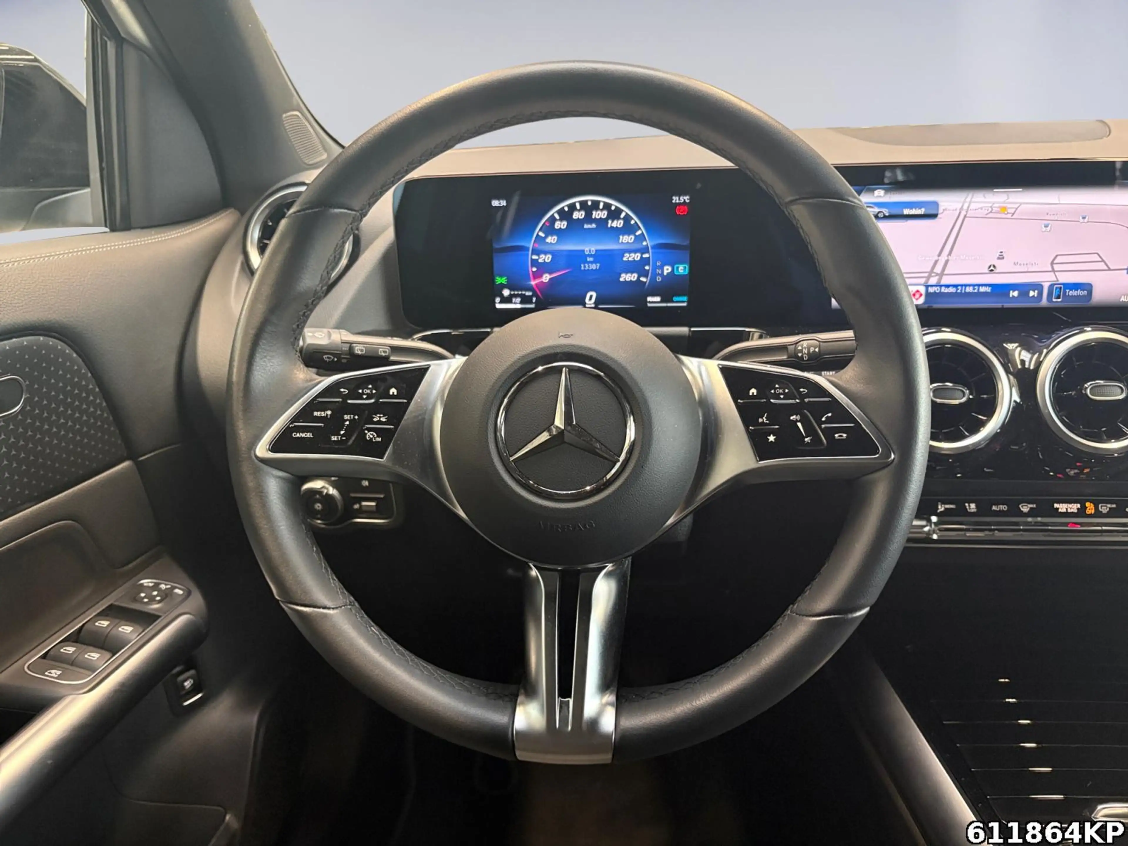 Mercedes-Benz GLA 200 Progressive — photo 9