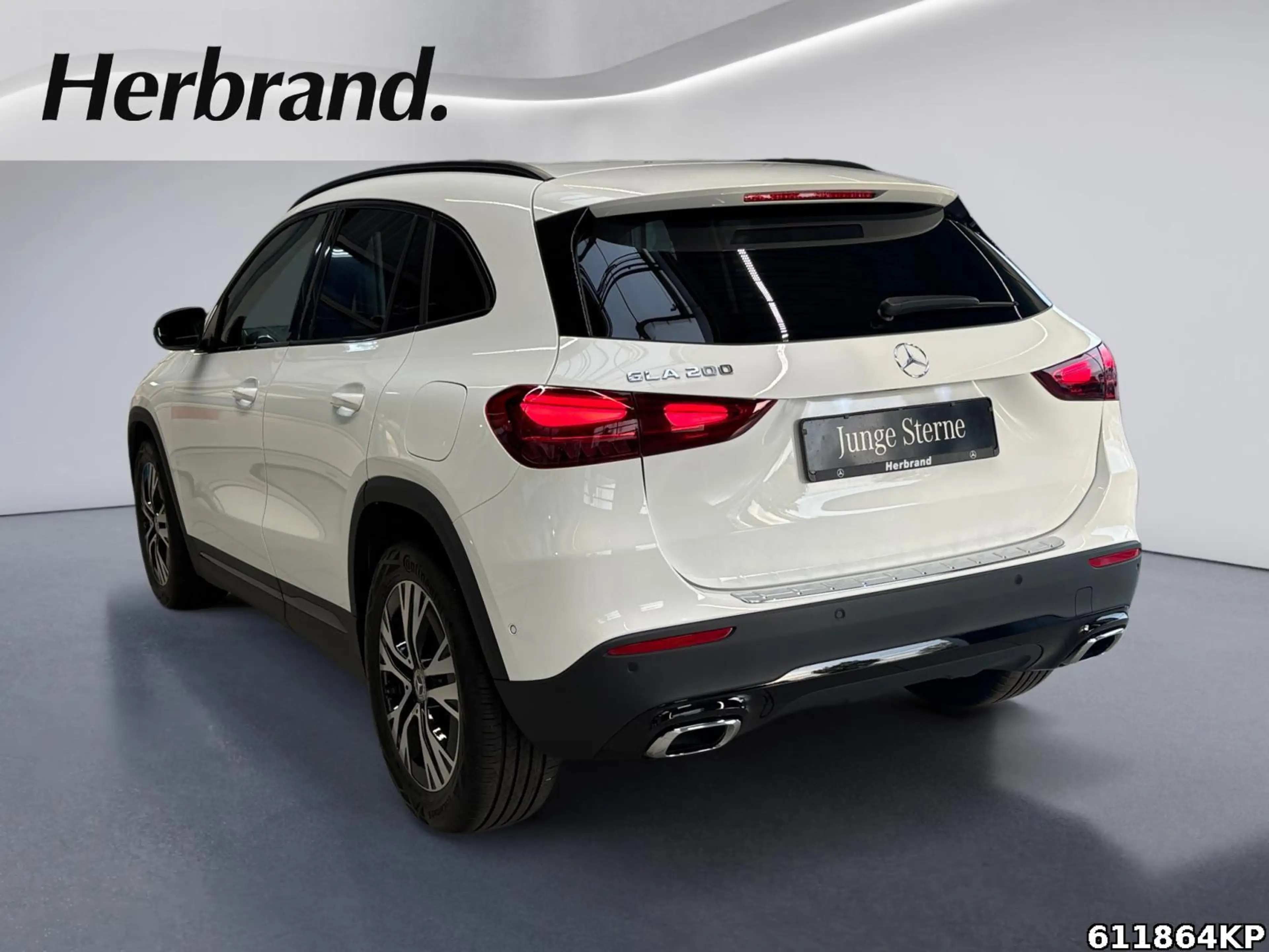Mercedes-Benz GLA 200 Progressive — photo 4