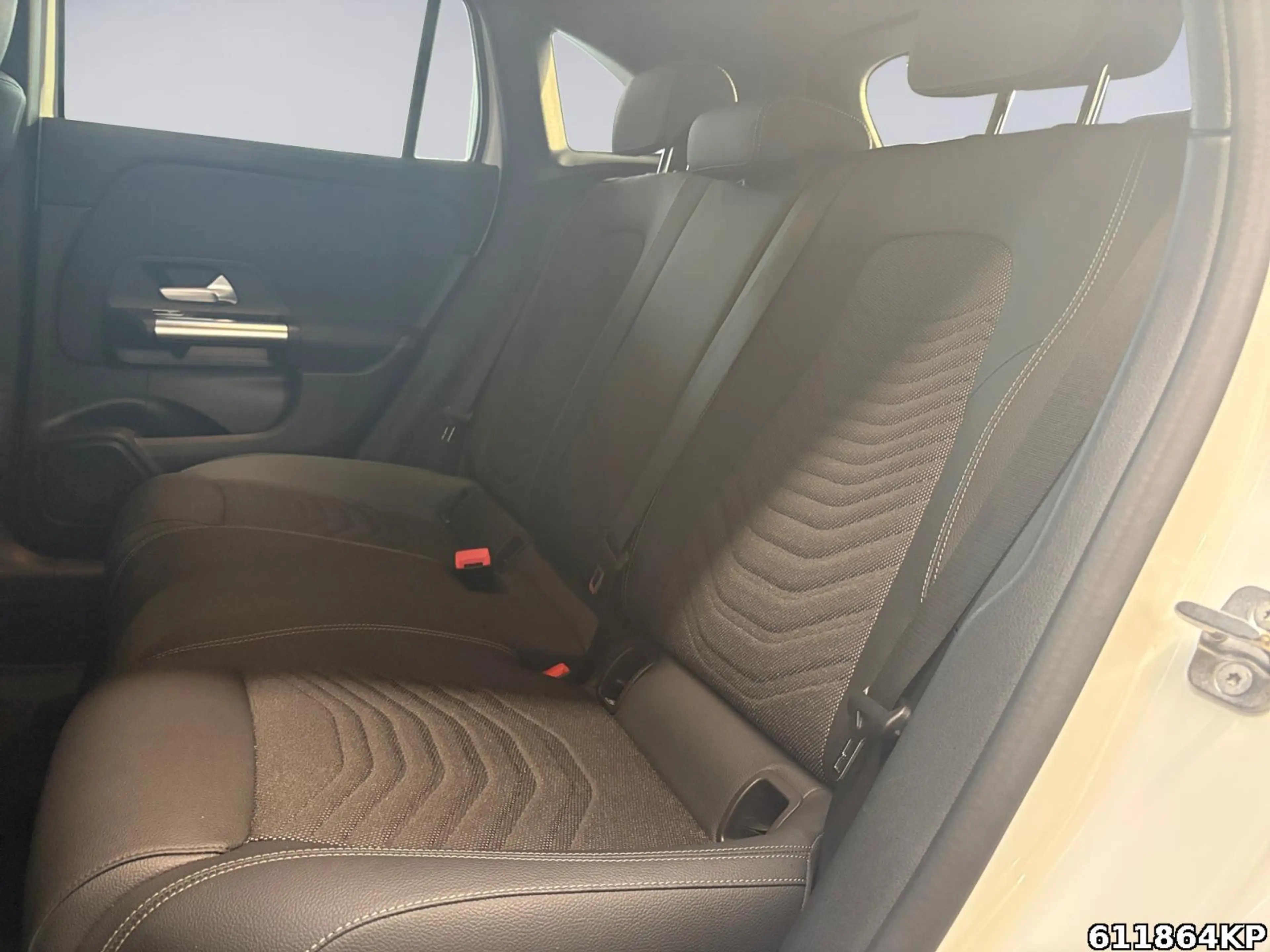 Mercedes-Benz GLA 200 Progressive — photo 11