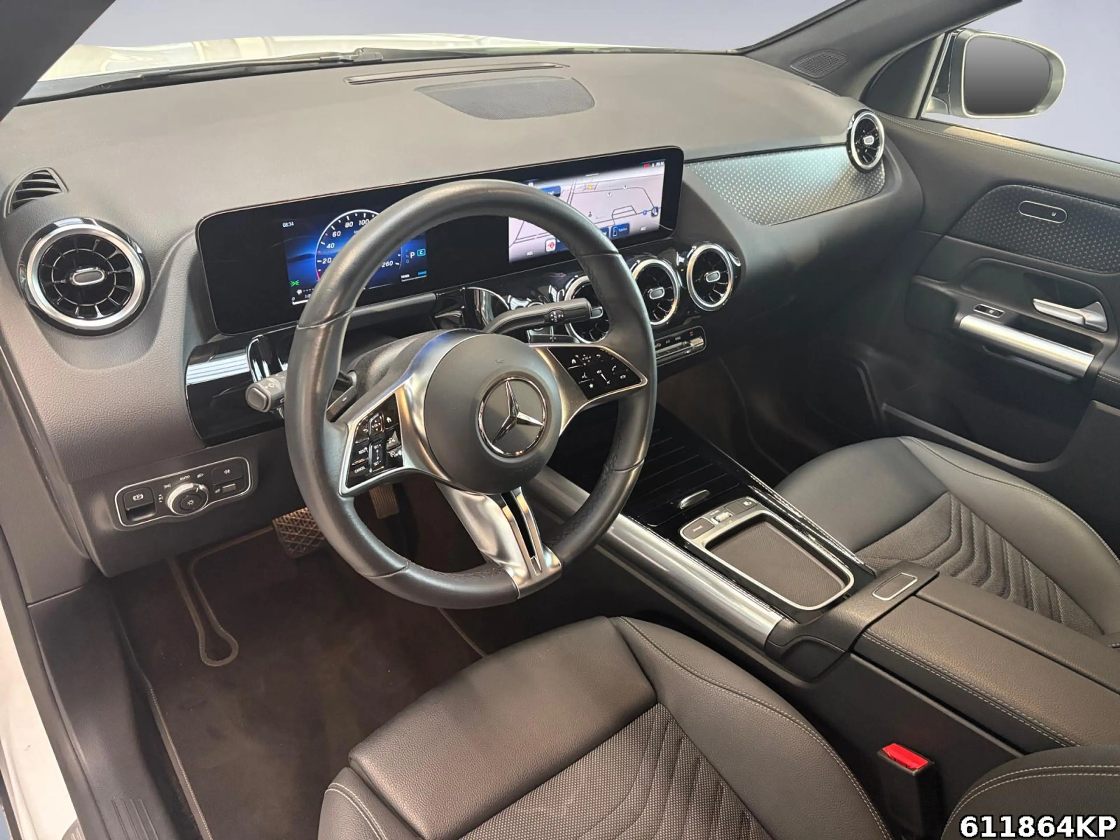Mercedes-Benz GLA 200 Progressive — photo 13
