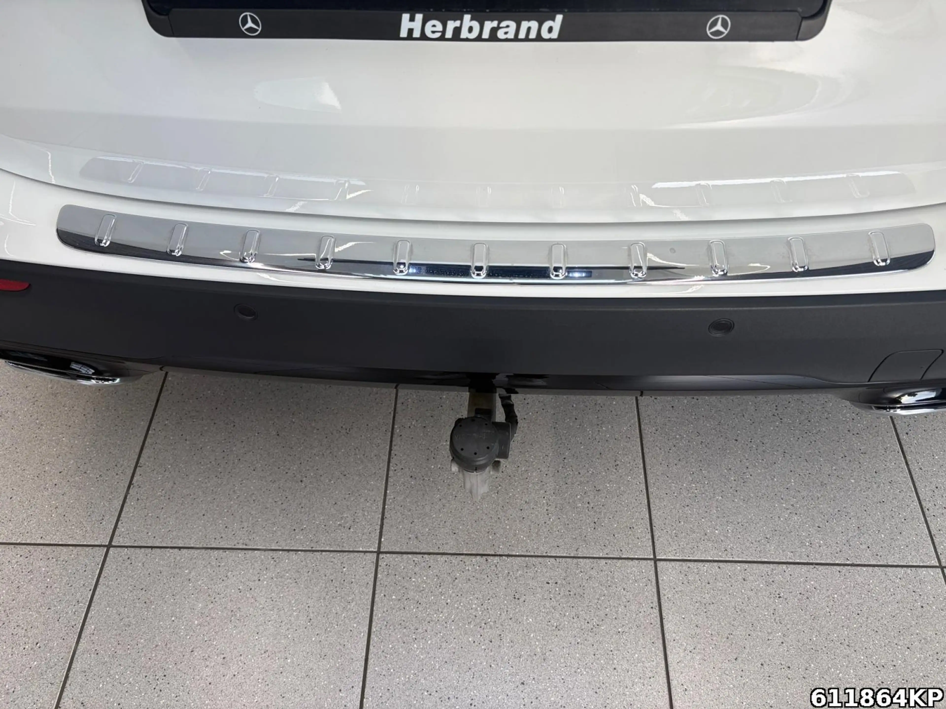 Mercedes-Benz GLA 200 Progressive — photo 15