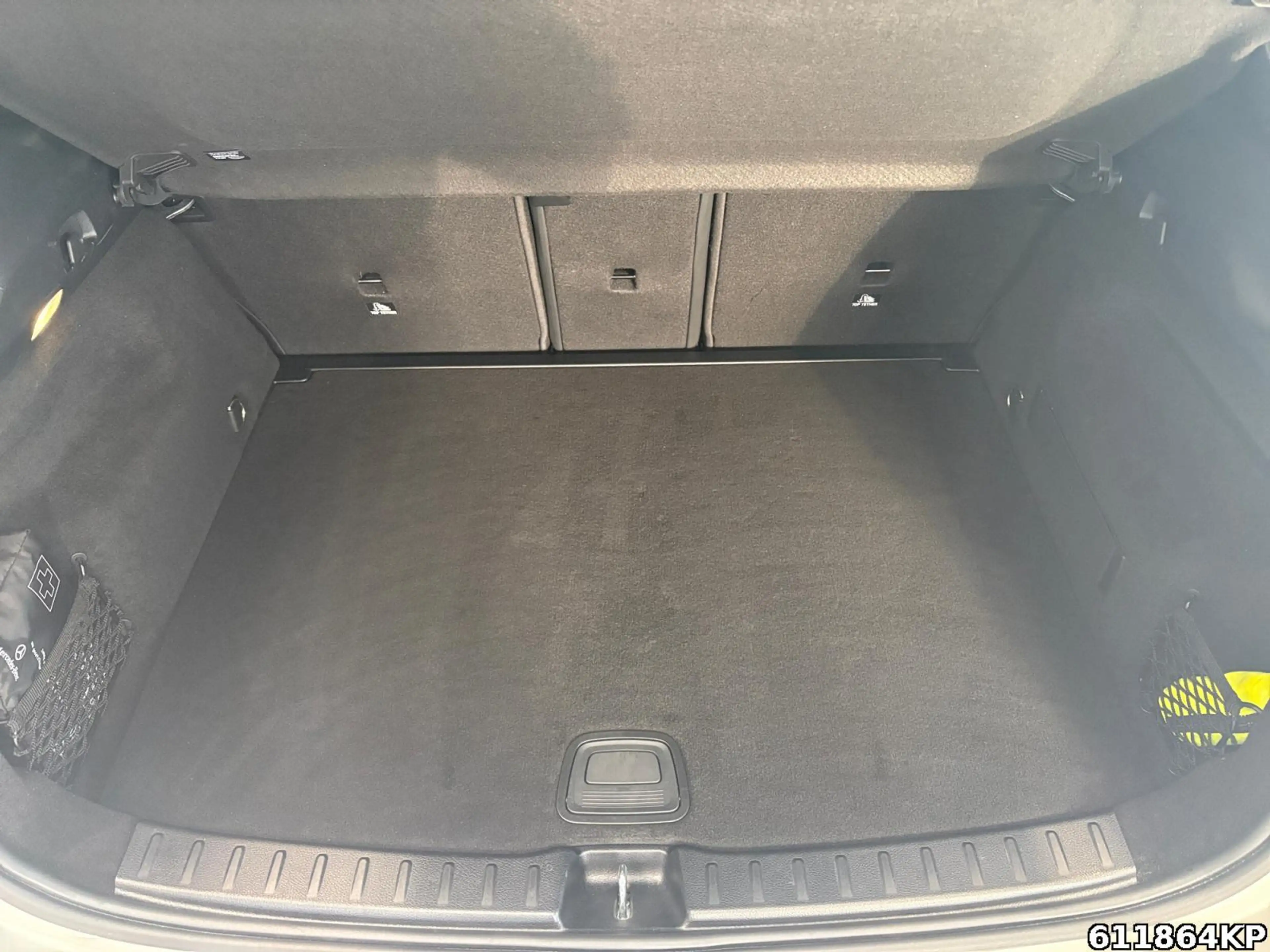 Mercedes-Benz GLA 200 Progressive — photo 6