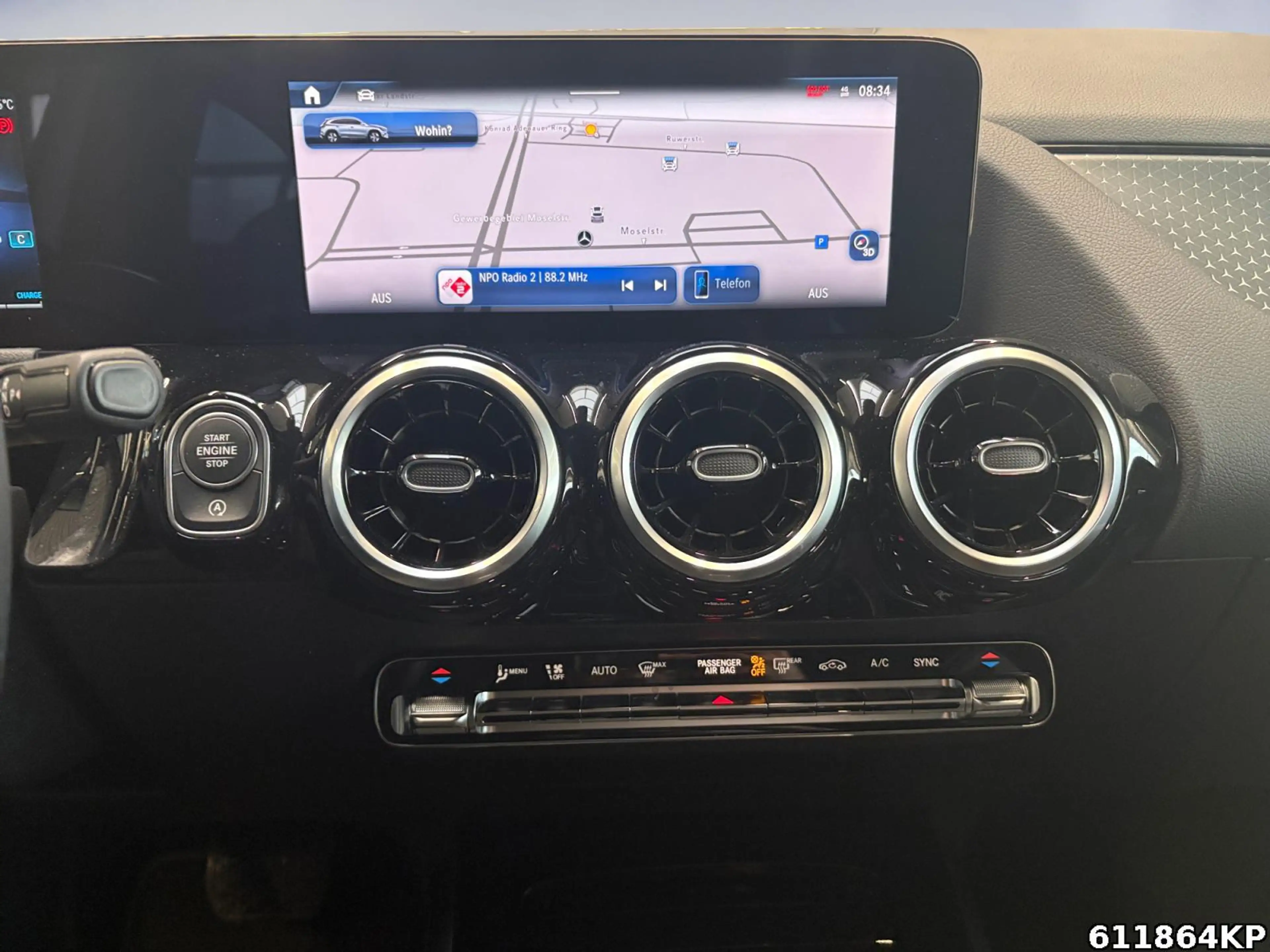 Mercedes-Benz GLA 200 Progressive — photo 12