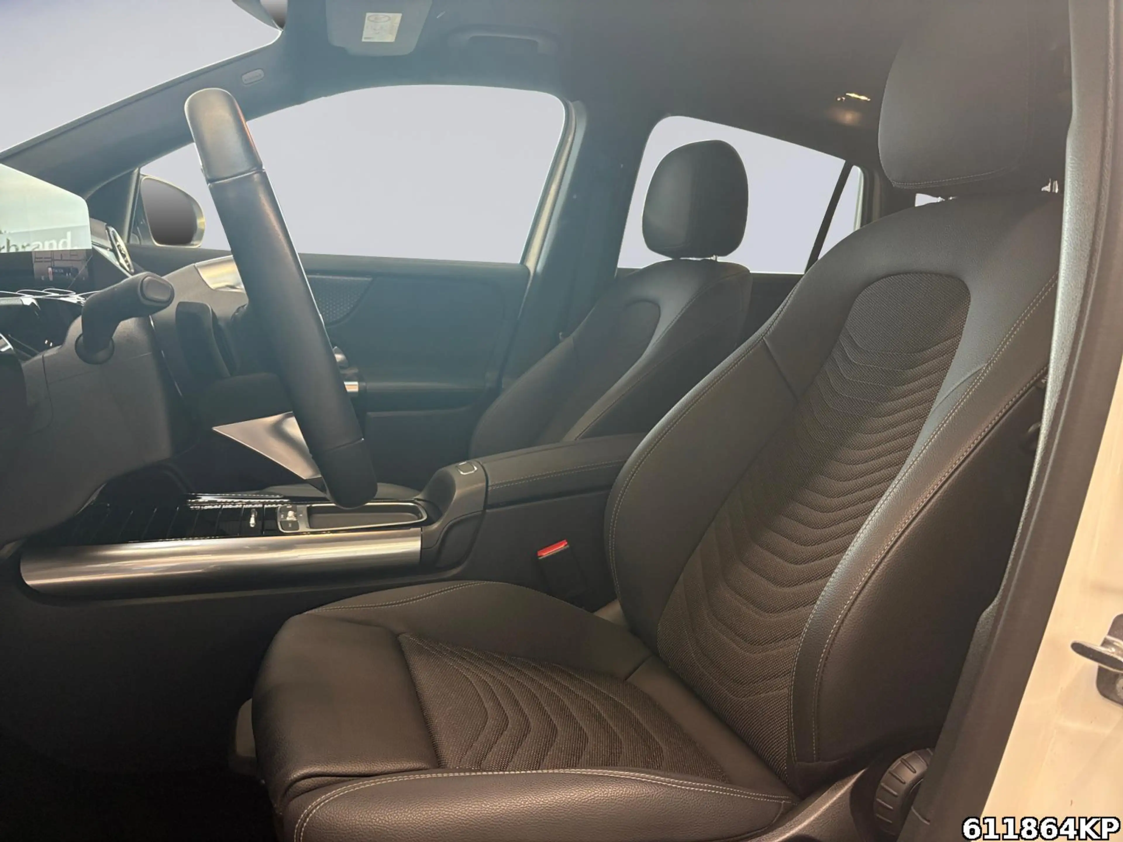 Mercedes-Benz GLA 200 Progressive — photo 10