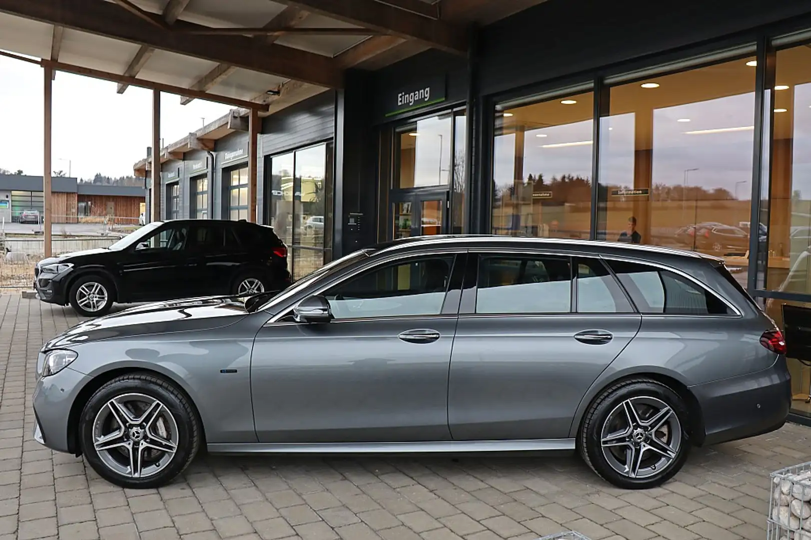 Mercedes-Benz E 300 de PHEV T 4Matic Aut. AMG ACC, MultibeamLED, Bu... Grau - 2