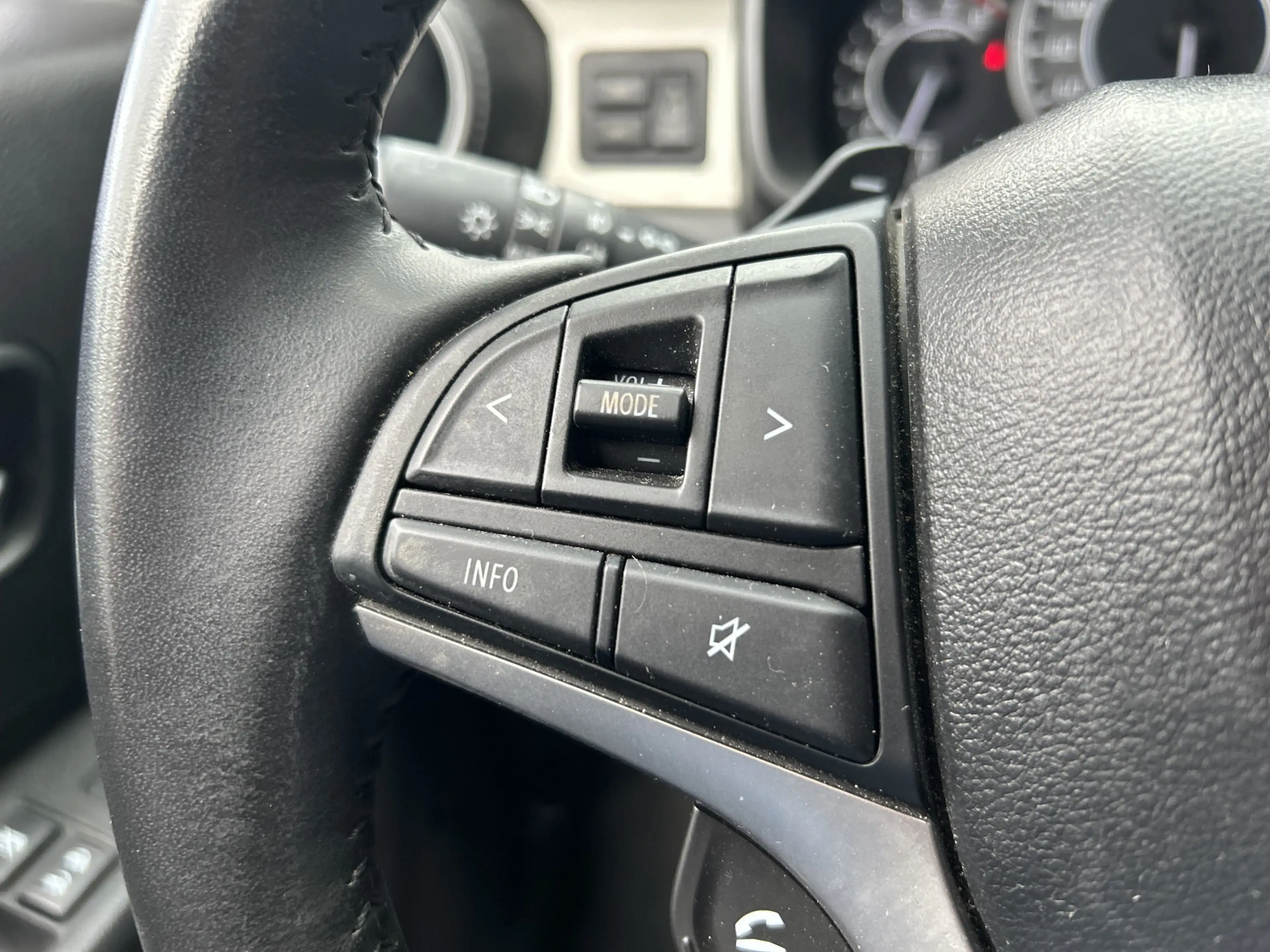 Suzuki Ignis 1.2 Smart Hybrid Style // NAVI + CARPLAY // CAMERA — photo 10