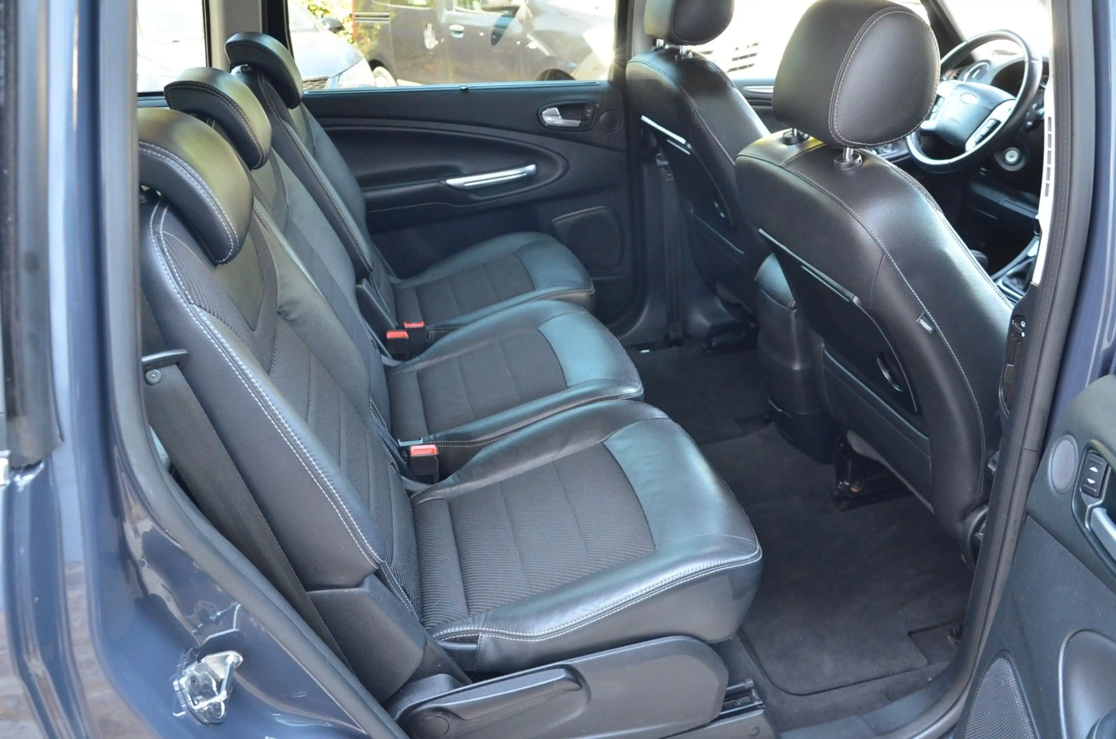Ford Galaxy Titanium 7 Sitze Navi AHK Klimaautomatik — photo 14