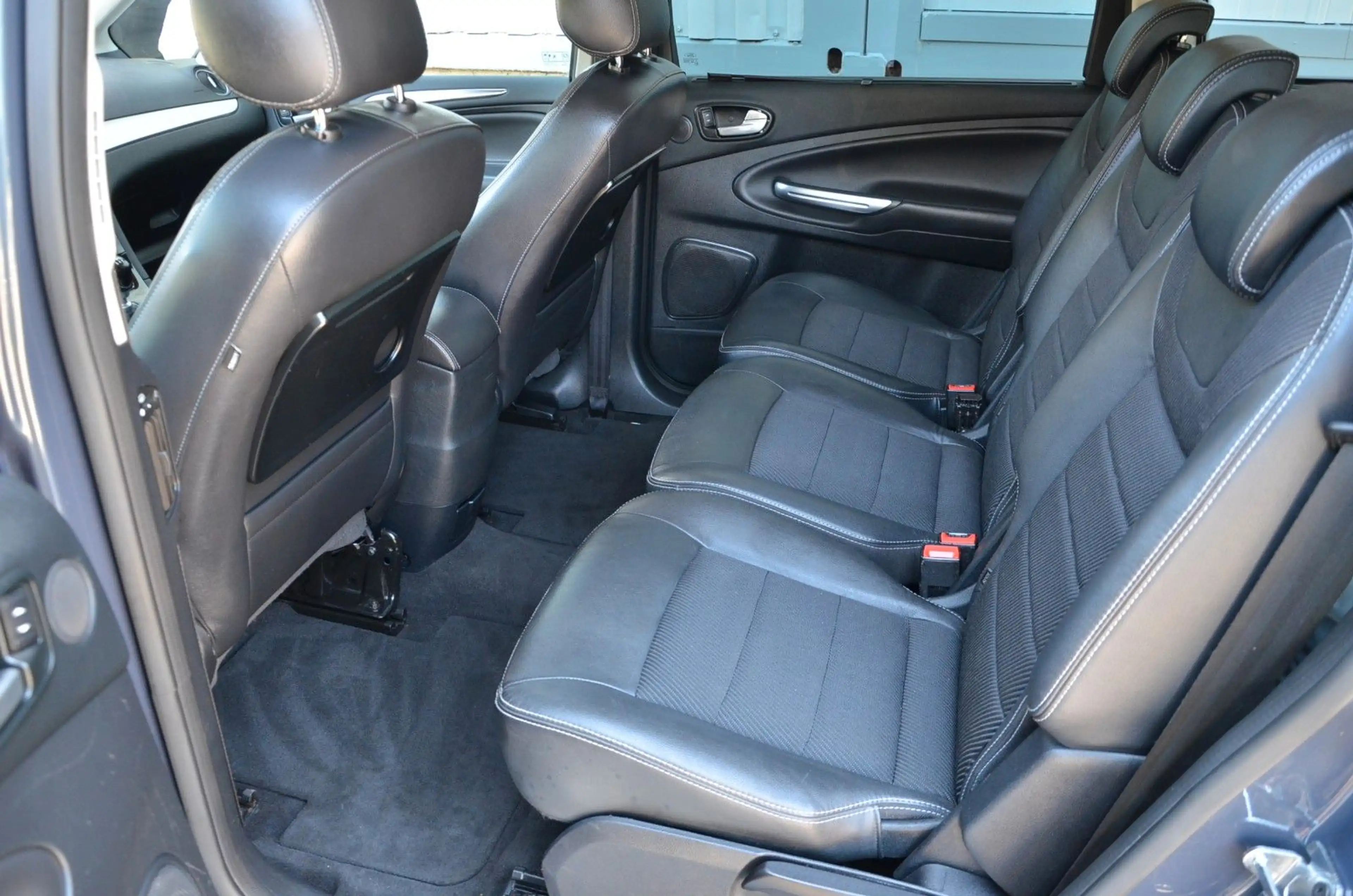 Ford Galaxy Titanium 7 Sitze Navi AHK Klimaautomatik — photo 12