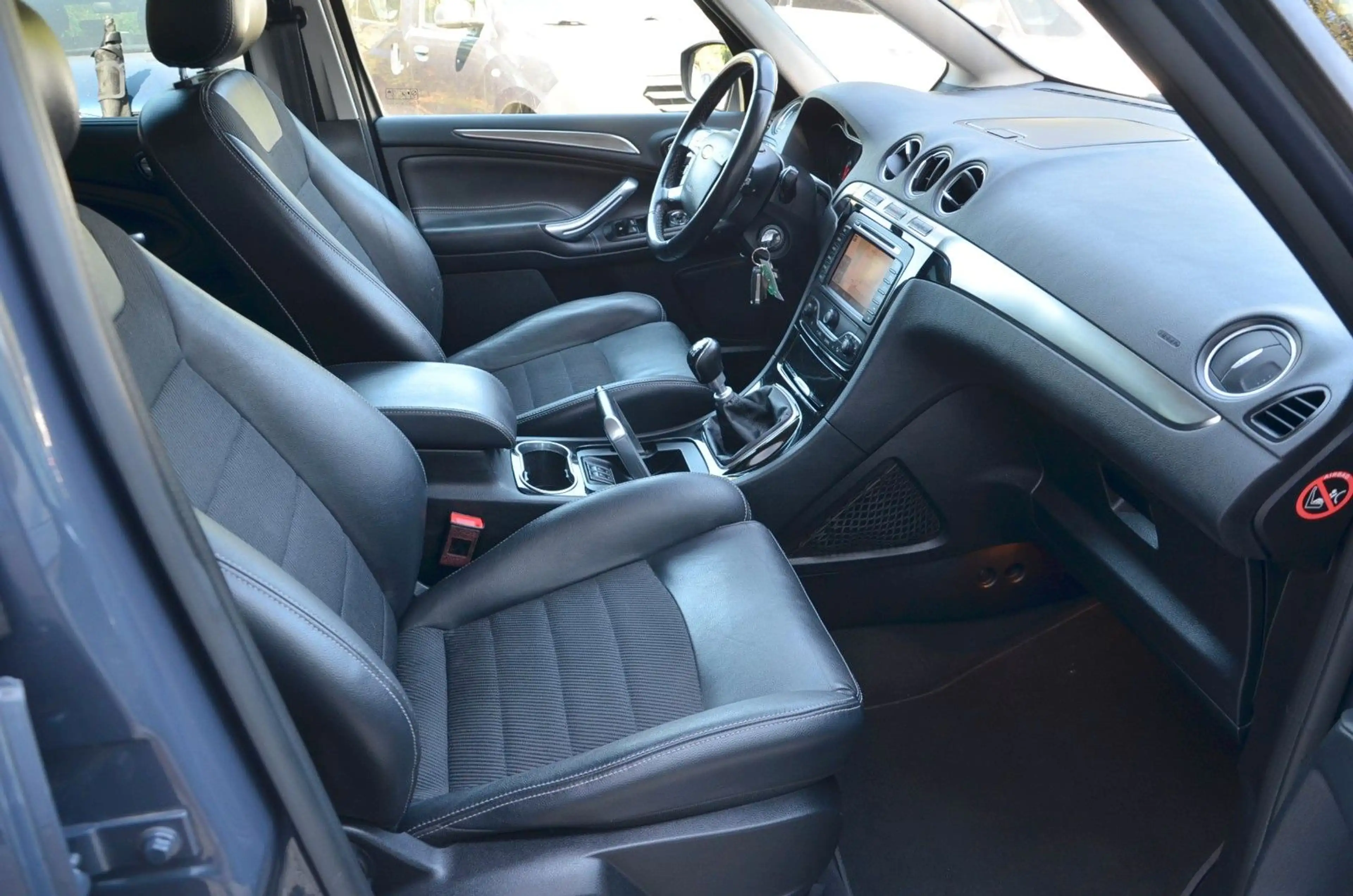 Ford Galaxy Titanium 7 Sitze Navi AHK Klimaautomatik — photo 11