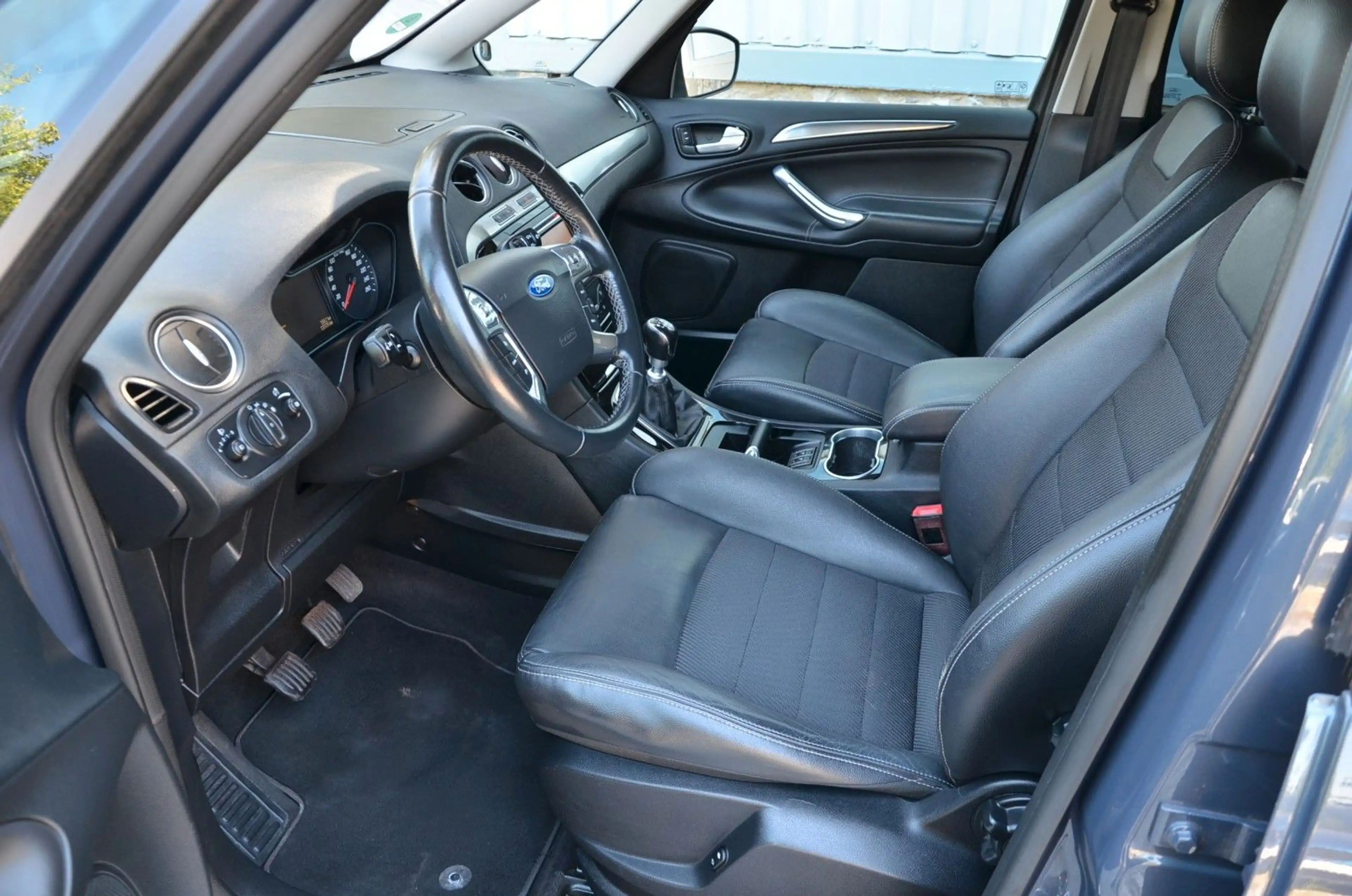 Ford Galaxy Titanium 7 Sitze Navi AHK Klimaautomatik — photo 9