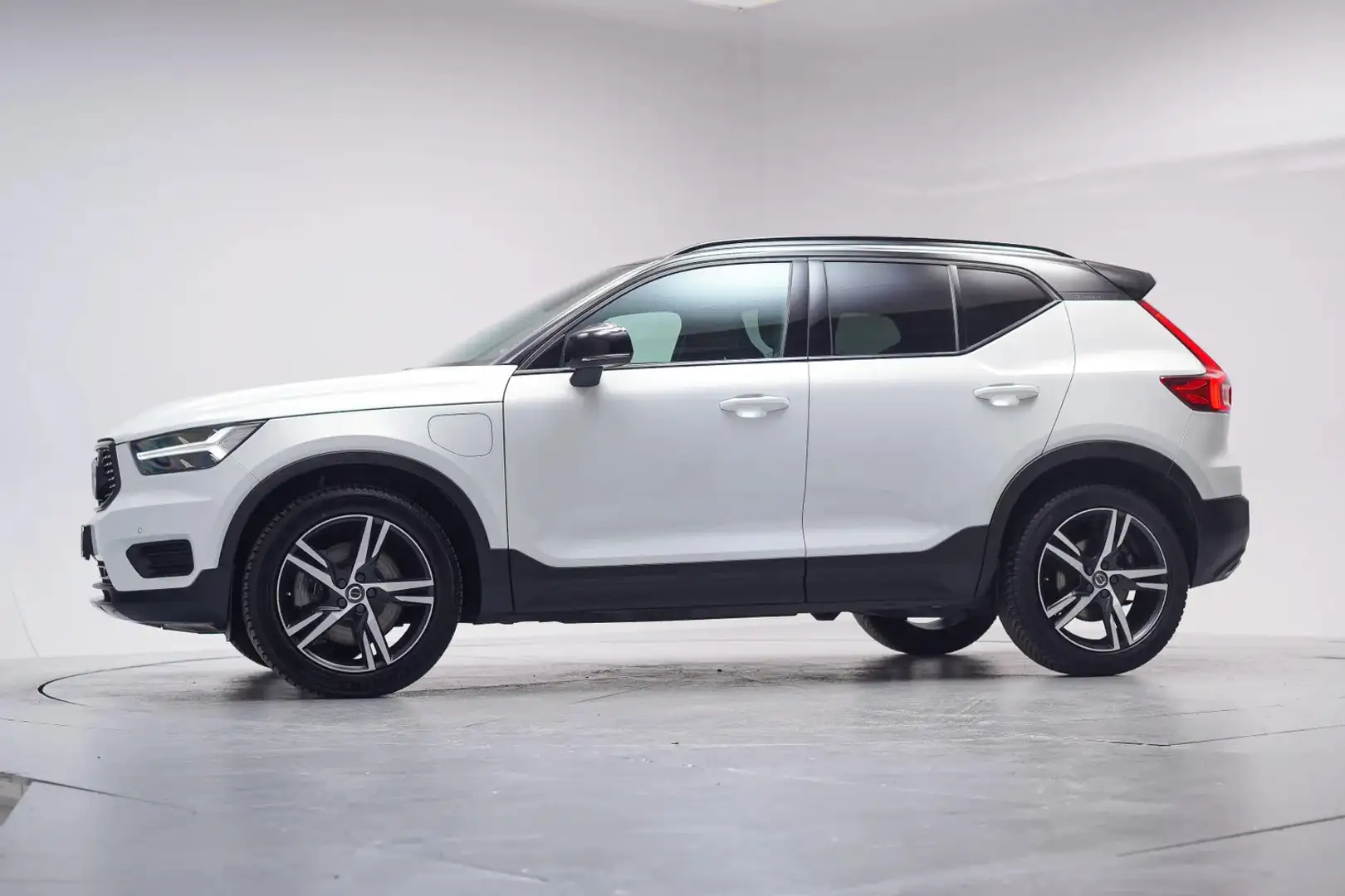 Volvo XC40 T5 Recharge 262pk R-Design Aut. [ Leder/Alcantara Wit - 2