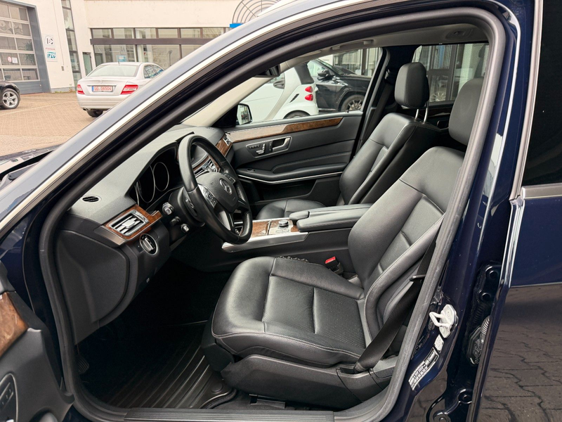 Mercedes-Benz E 400 T-Modell/4Matic/LED/Navi/Panorama/7-Sitzer — photo 9