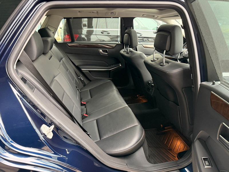 Mercedes-Benz E 400 T-Modell/4Matic/LED/Navi/Panorama/7-Sitzer — photo 15