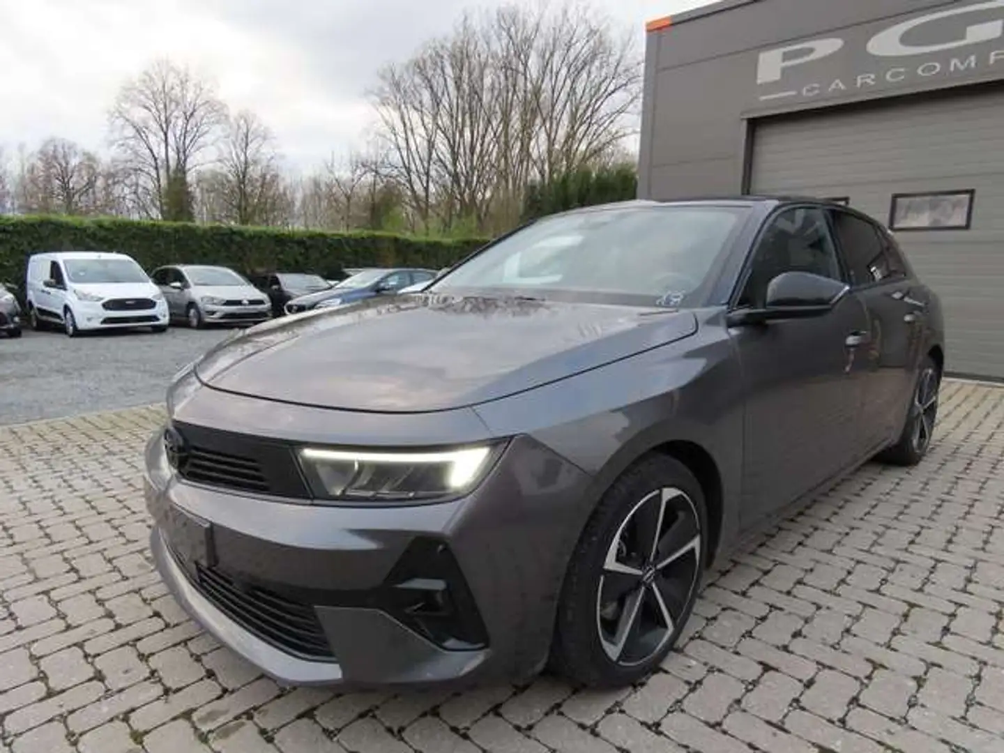 Opel Astra Astra 1.5 D Elegance AUTOMAAT Grau - 1
