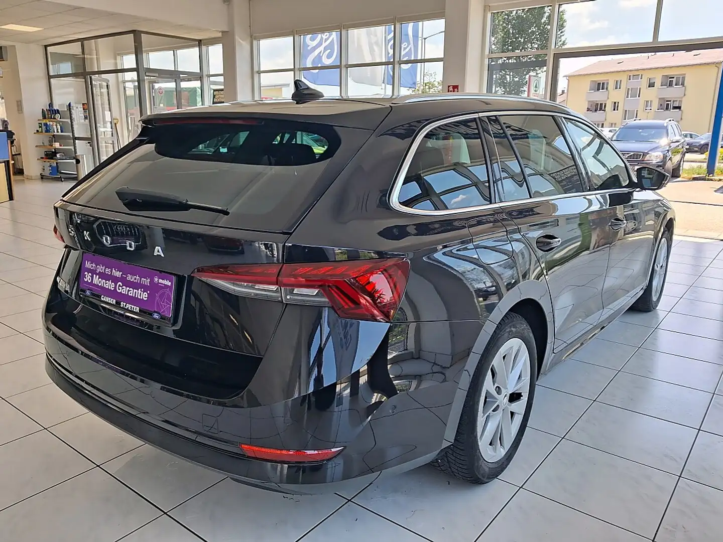 Skoda Octavia 2.0 TDI DPF Ambition Schwarz - 2