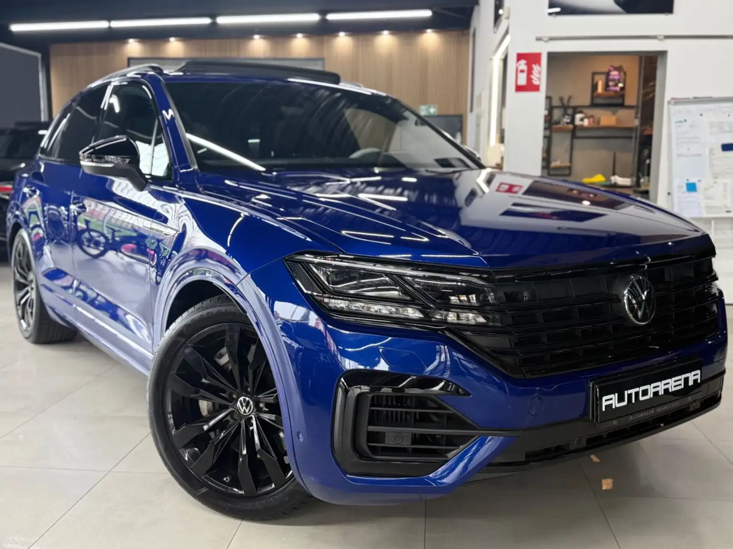 Volkswagen Touareg R 3.0 TSI/eHybrid 4x4*PANO*MATRIX-LED* Blauw - 1