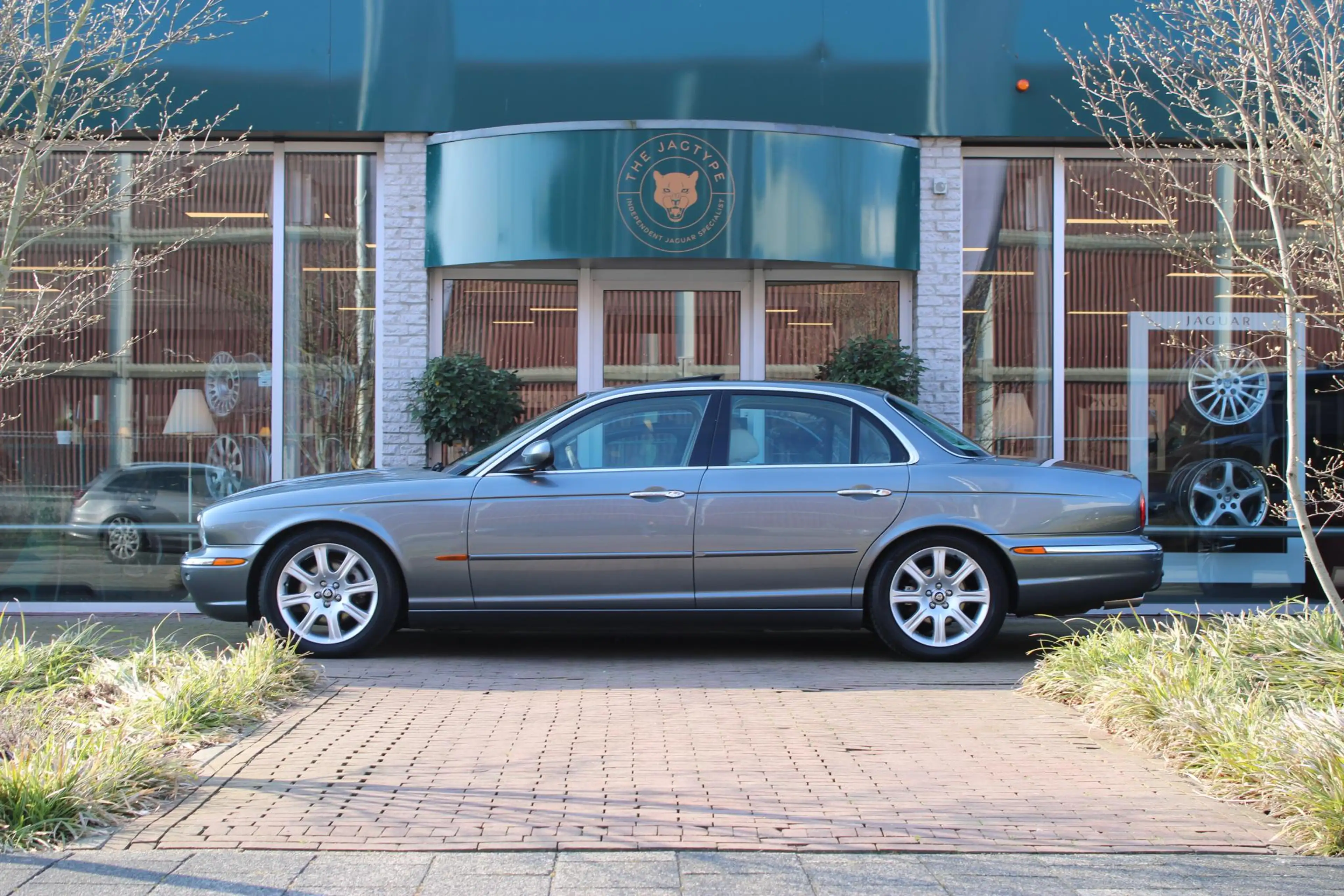 Jaguar XJ 4.2 V8 Executive — photo 13