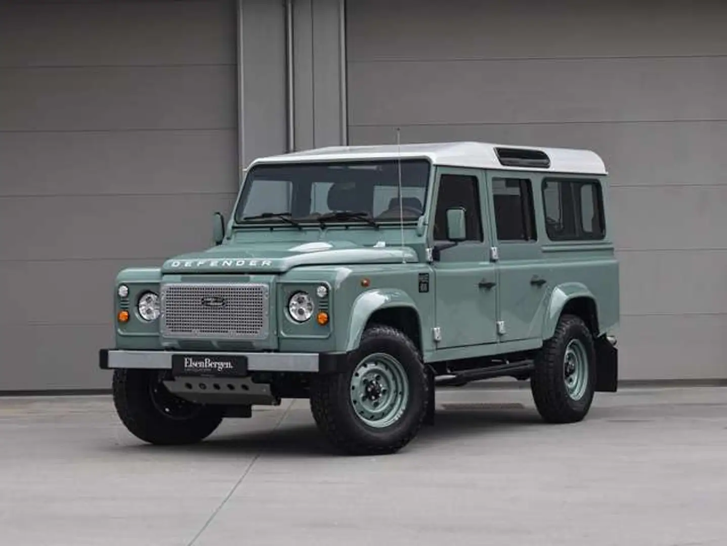 Land Rover Defender 110 / 2.4 TD4 / "HERITAGE INSPIRED" Grün - 1