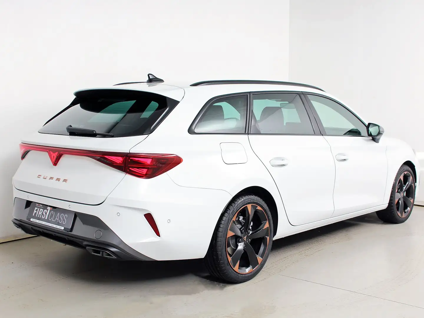 CUPRA Leon 1.5 eTSI DSG 150 PS Weiß - 2