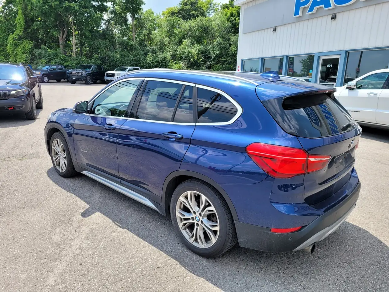 BMW X1 photo BMW X1