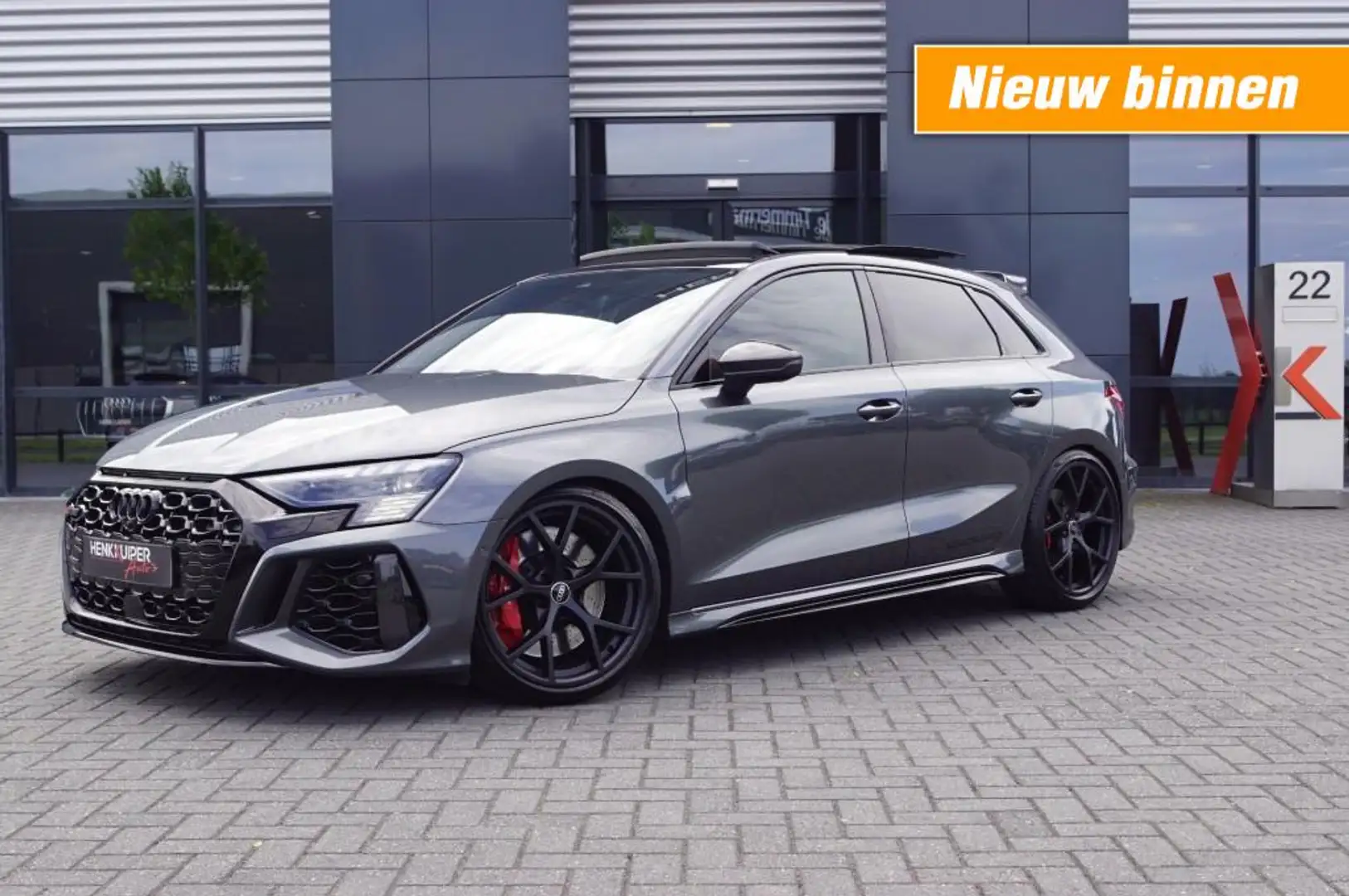 Audi RS3 Sportback 2.5 TFSI 400pk Quattro Pano B&O RS-Desig Grijs - 1