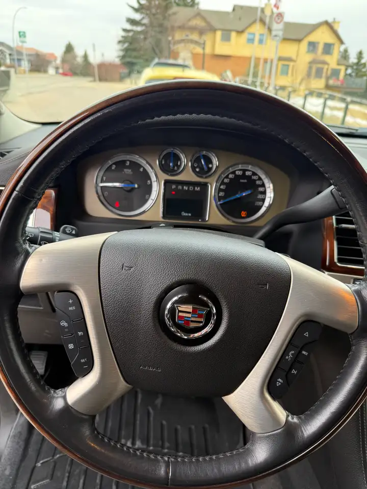 Cadillac Escalade снимка Cadillac Escalade