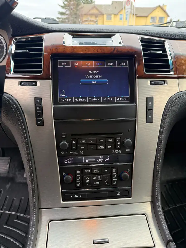 Cadillac Escalade снимка Cadillac Escalade