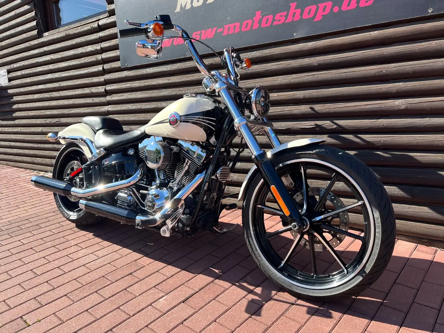 Harley-Davidson FXSB Breakout *260er, verst.Auspuff, ABS* Bianco - 2