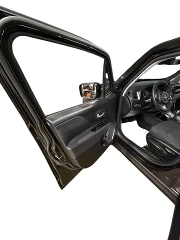 Jeep Renegade view 16
