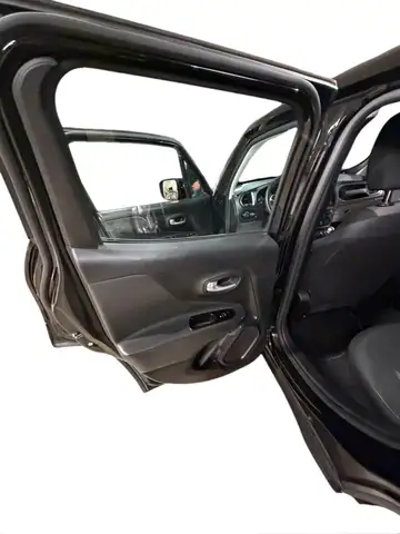 Jeep Renegade view 19