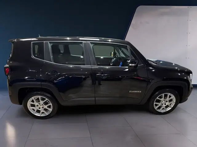 Jeep Renegade view 8