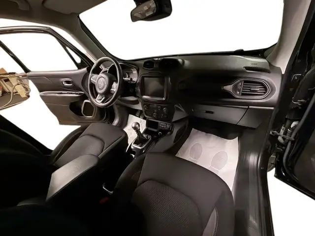 Jeep Renegade view 26