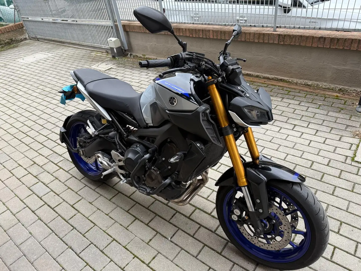 Yamaha MT-09 Azul - 2