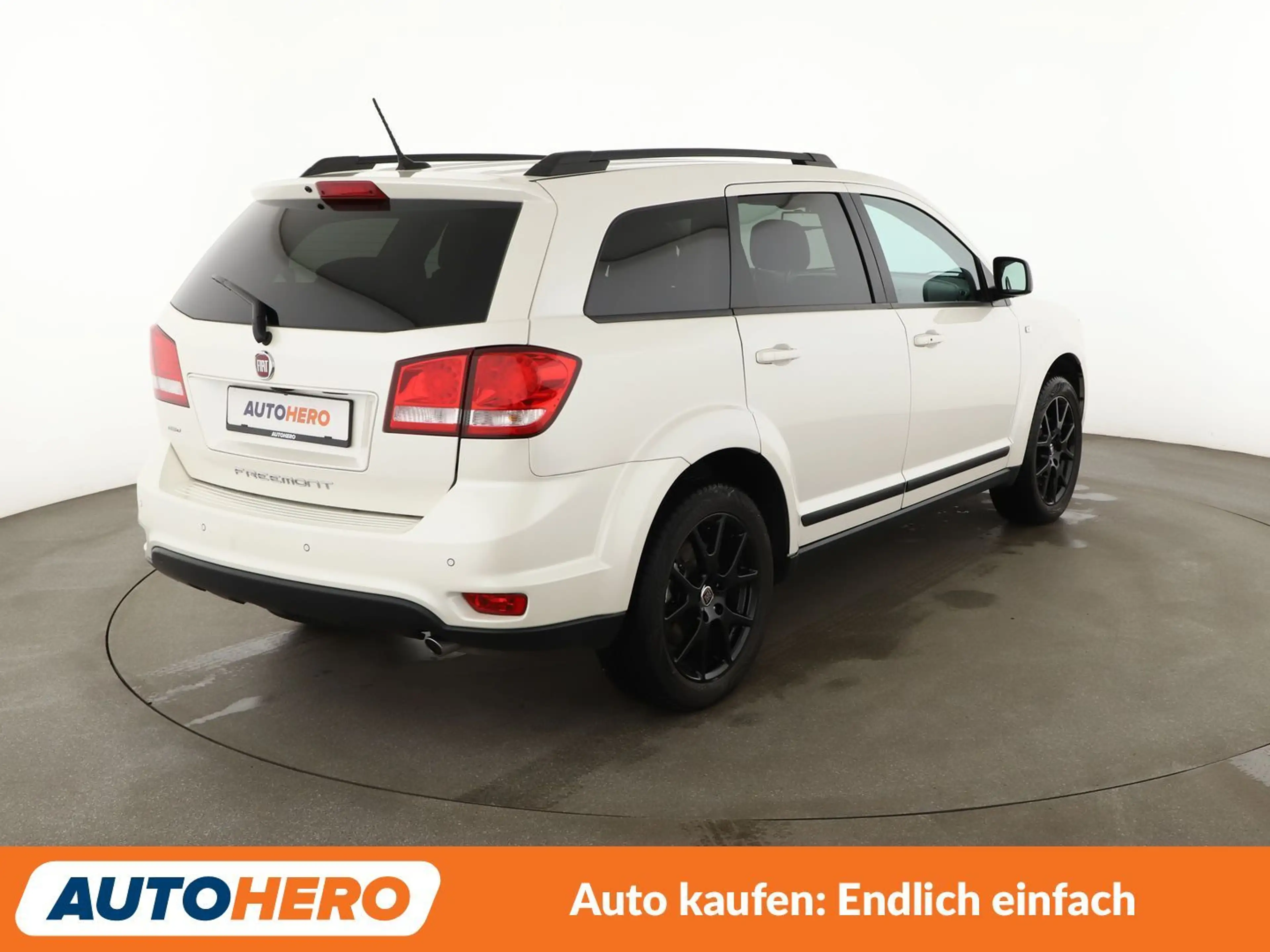 Fiat Freemont 2.0 Multijet Black Code AWD Aut*7-SITZER*NAVI*CAM* — photo 6