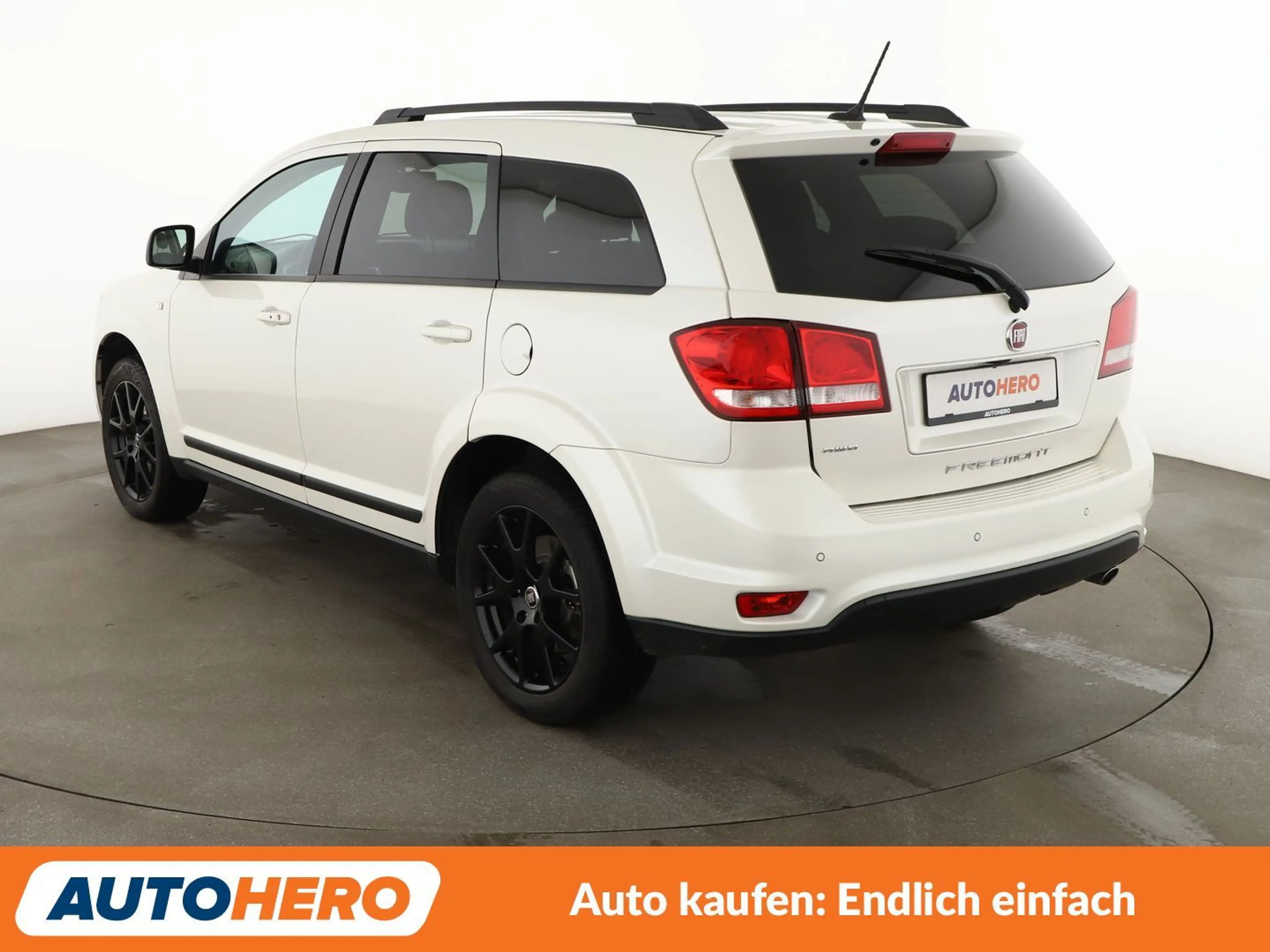 Fiat Freemont 2.0 Multijet Black Code AWD Aut*7-SITZER*NAVI*CAM* — photo 4