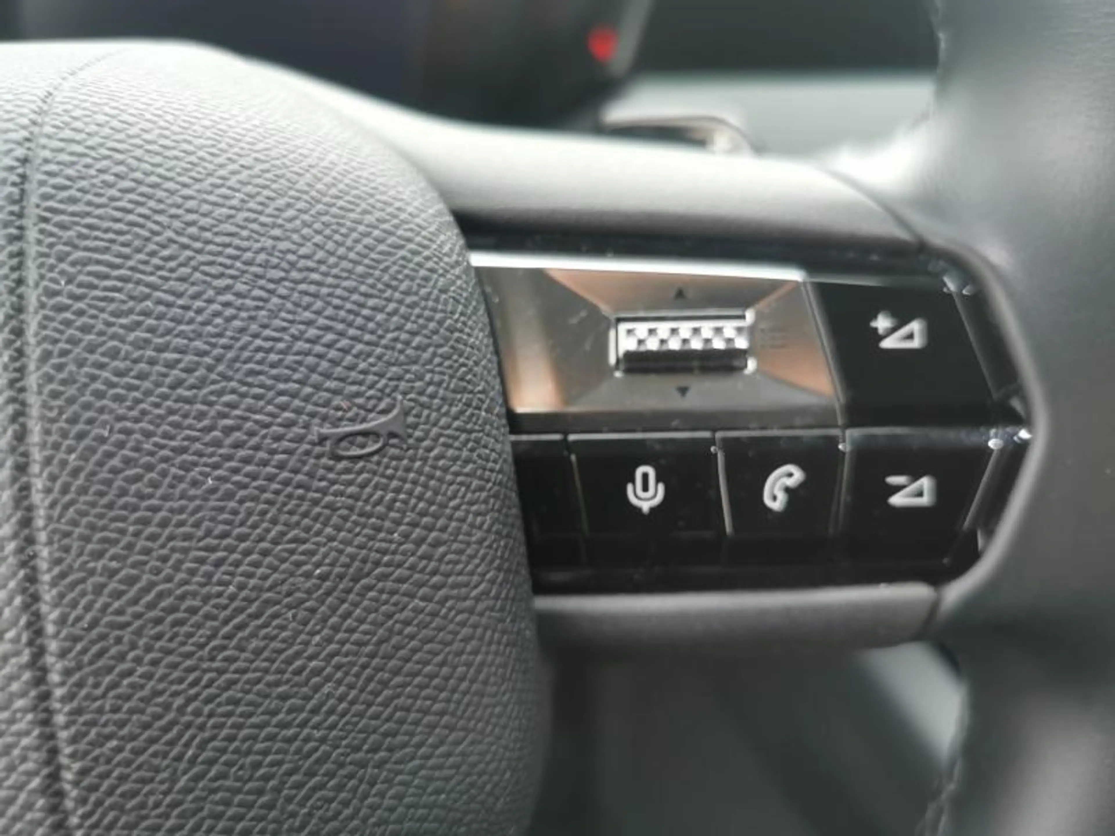 DS Automobiles DS 4 Bastille + / EAT8 / 130ch — photo 15