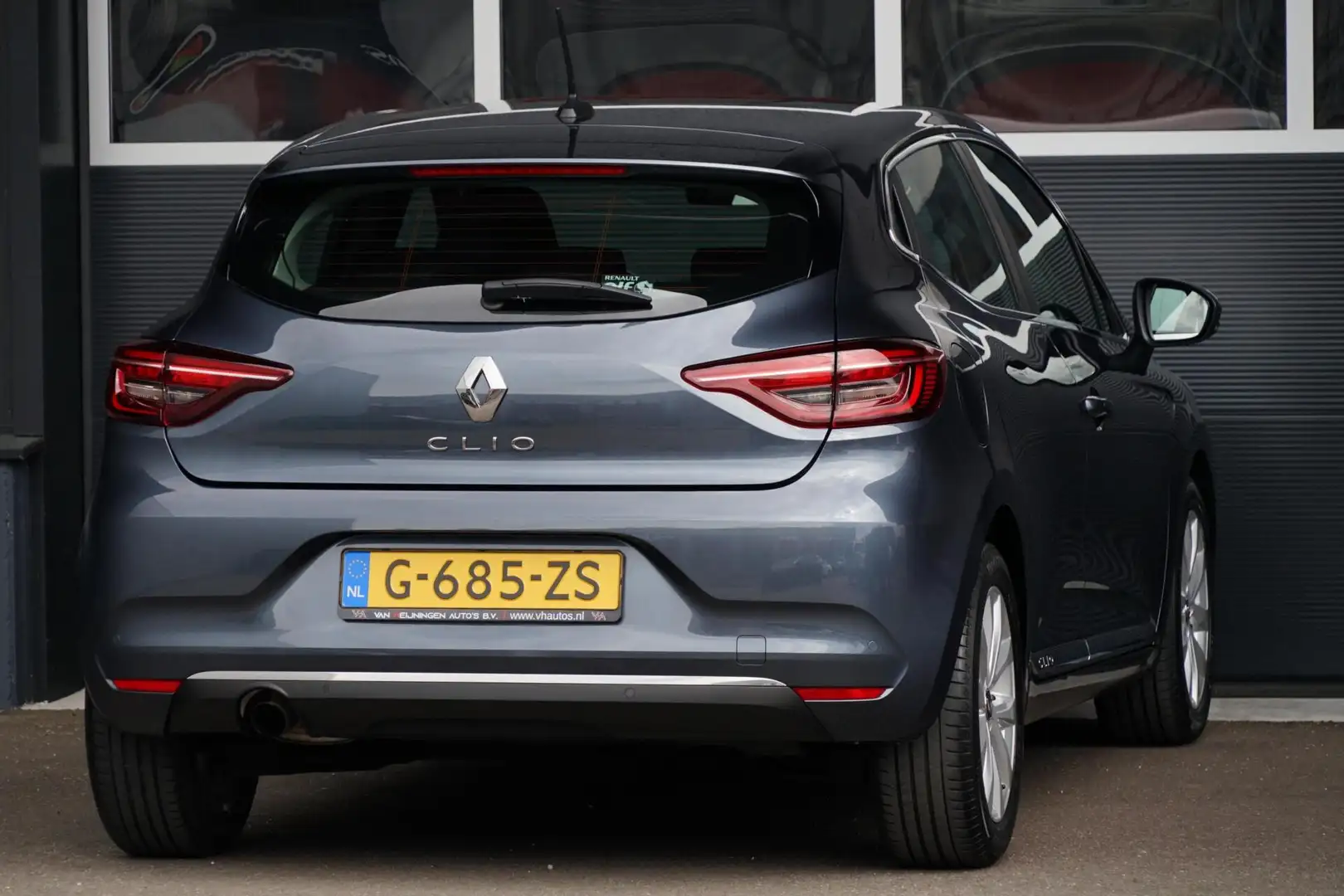 Renault Clio 1.0 TCe Intens, NL, CarPlay, PDC, keyless, clima Grijs - 2