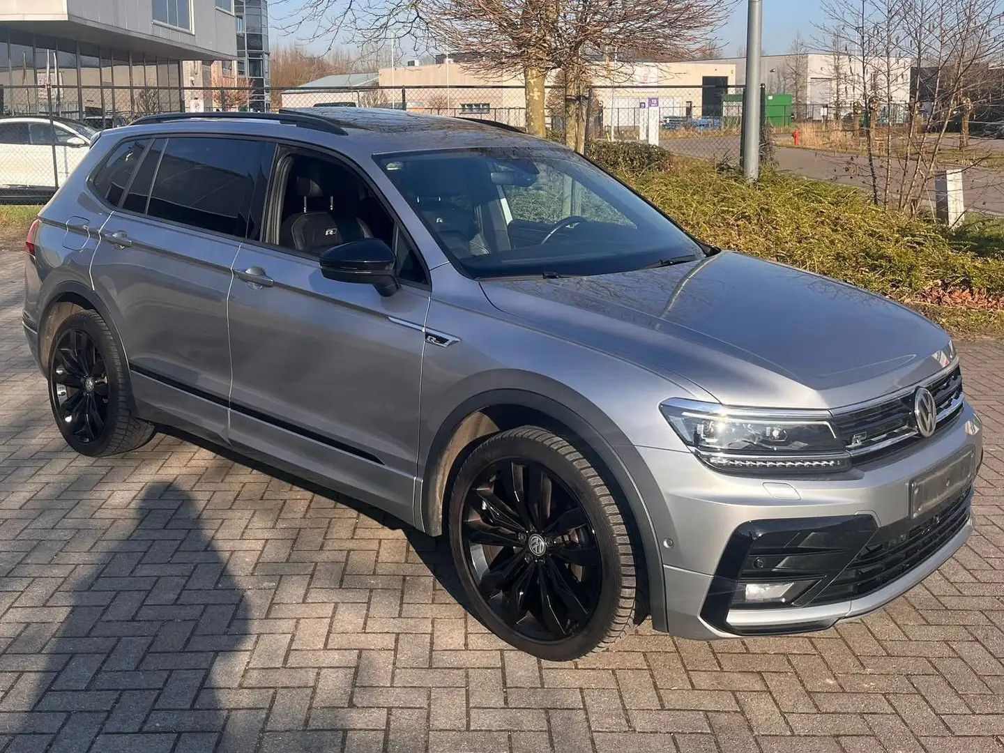Volkswagen Tiguan Tiguan 2.0 TDI SCR DSG R-Line Zilver - 1