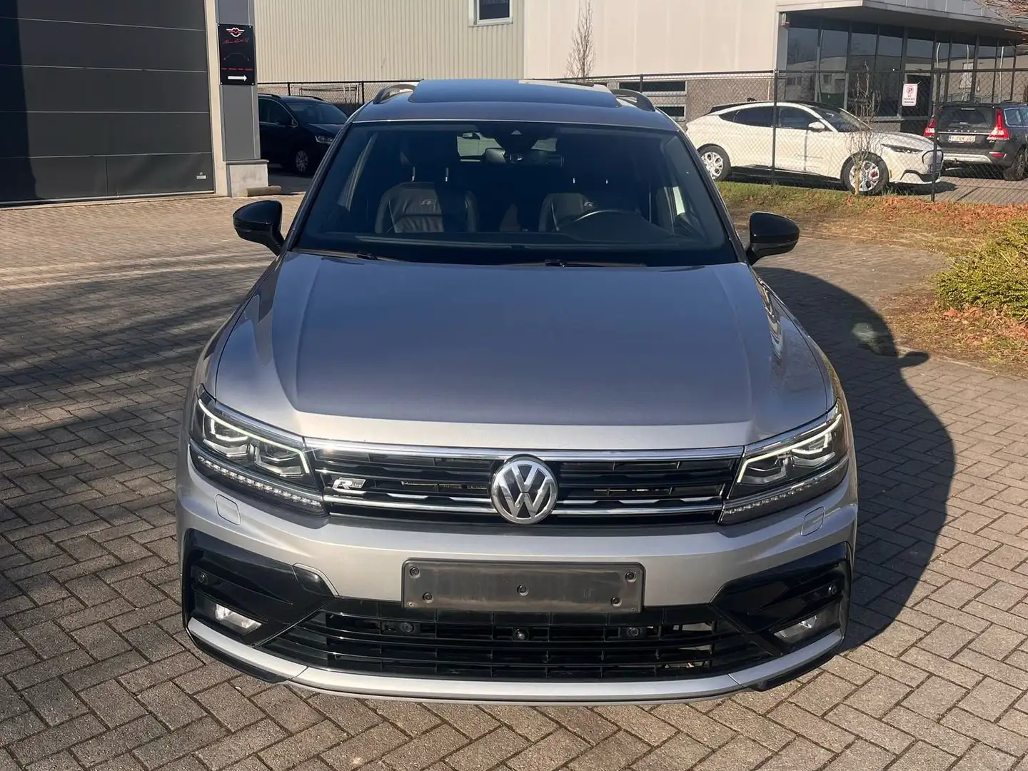 Volkswagen Tiguan Tiguan 2.0 TDI SCR DSG R-Line Zilver - 2