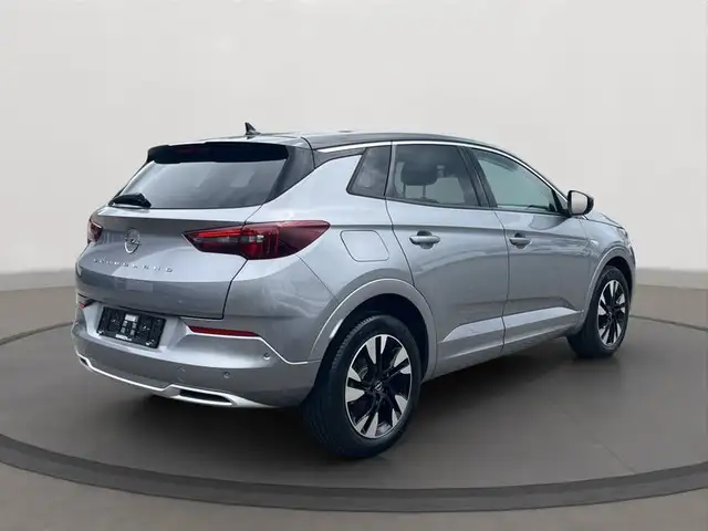 Opel Grandland view 5