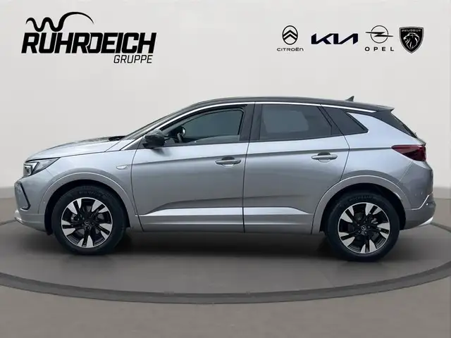 Opel Grandland view 2