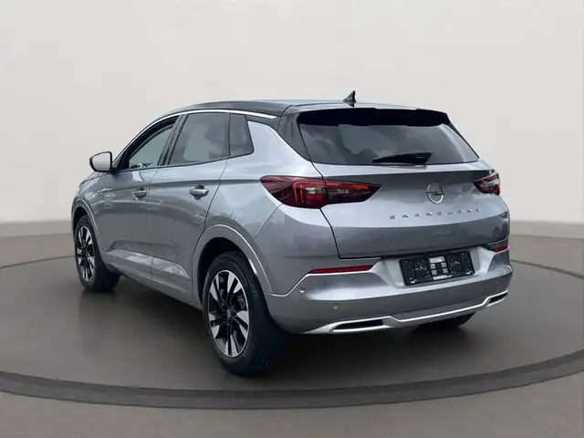 Opel Grandland view 3