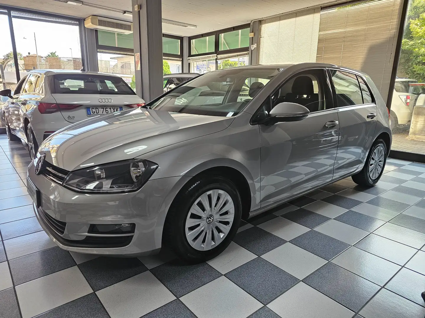 Volkswagen Golf Golf VII 2013 5p 1.2 tsi Trendline 105cv Grigio - 2