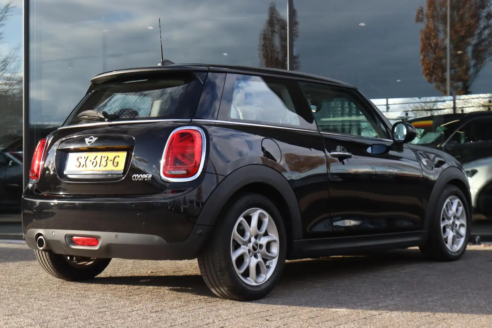 MINI Cooper MINI 1.5 136PK AUT. PEPPER | CARPLAY | PDC | CLIMA Nero - 2
