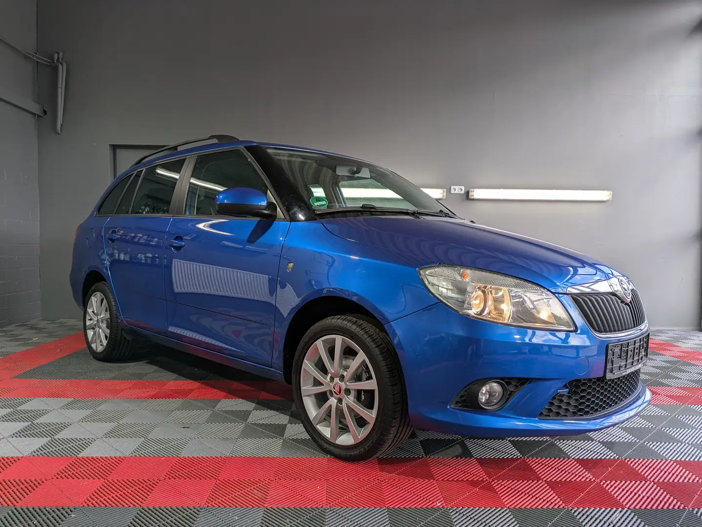 Skoda Fabia Ambition*Shz*SunSet*PDC*Klimaautomatik*AHK* Blau - 1