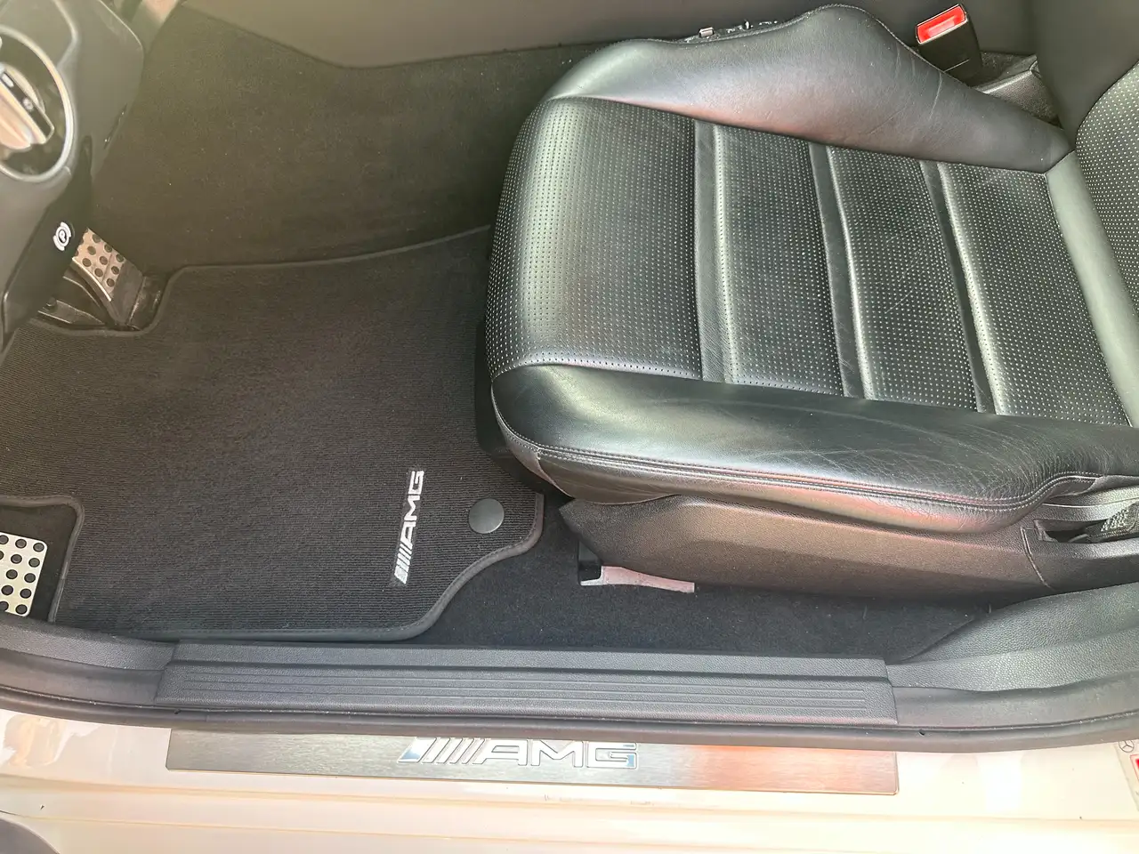 Mercedes-Benz CLS снимка Mercedes-Benz CLS